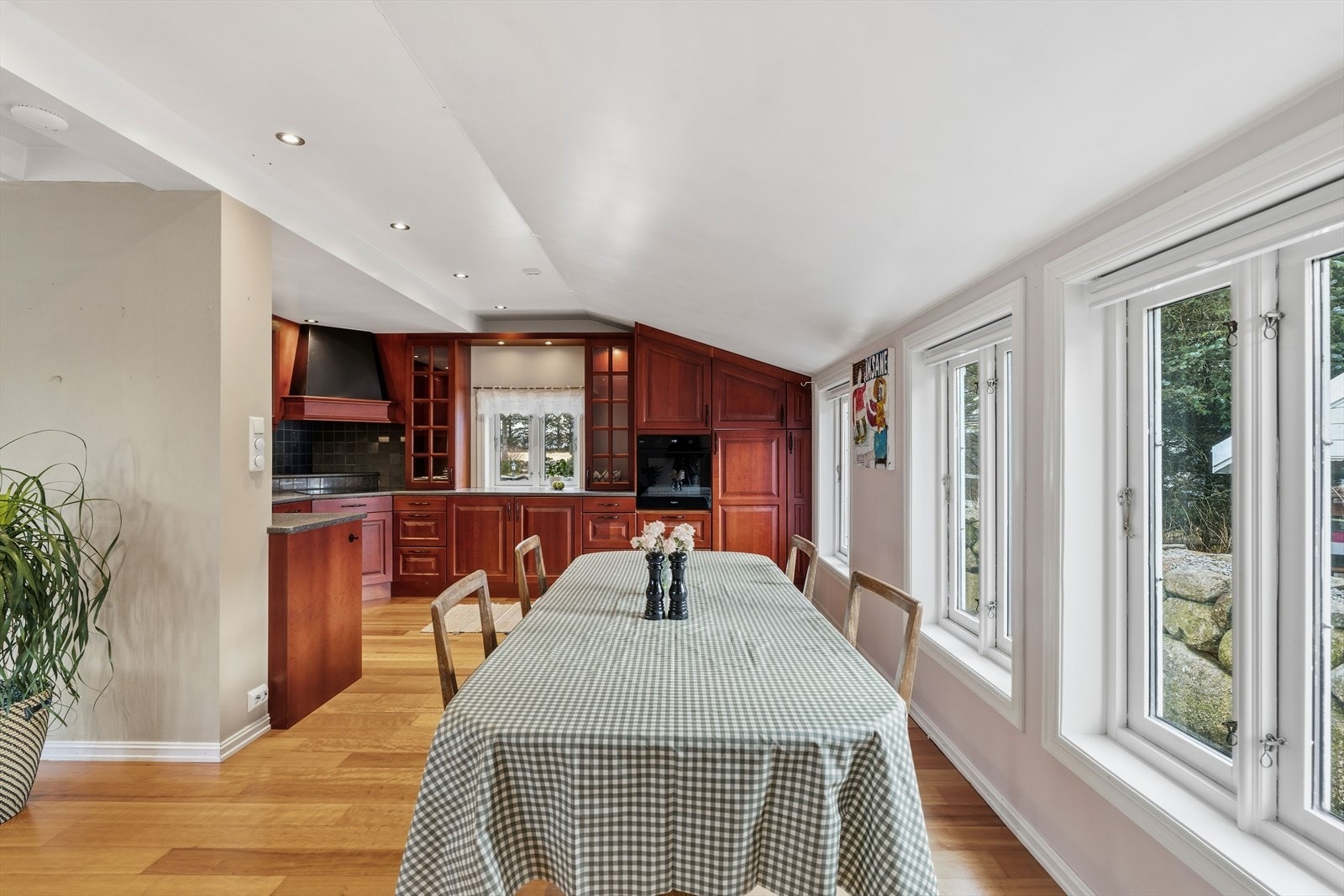 God plass til spisebord Galleribilde