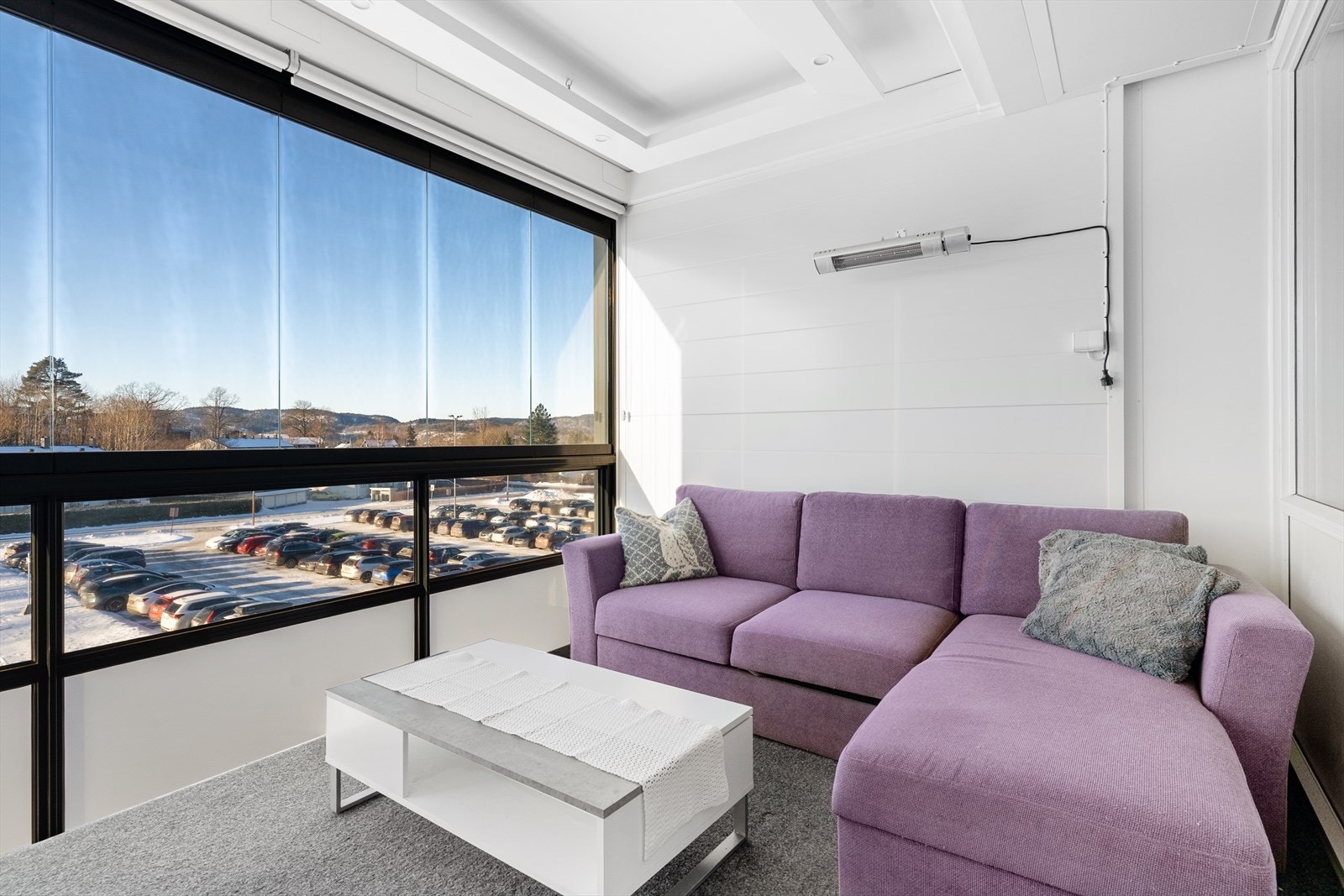 Lys og pen 2-roms leilighet med fin og sentral beliggenhet på Eidanger/Valler, med kort vei til det meste! Galleribilde