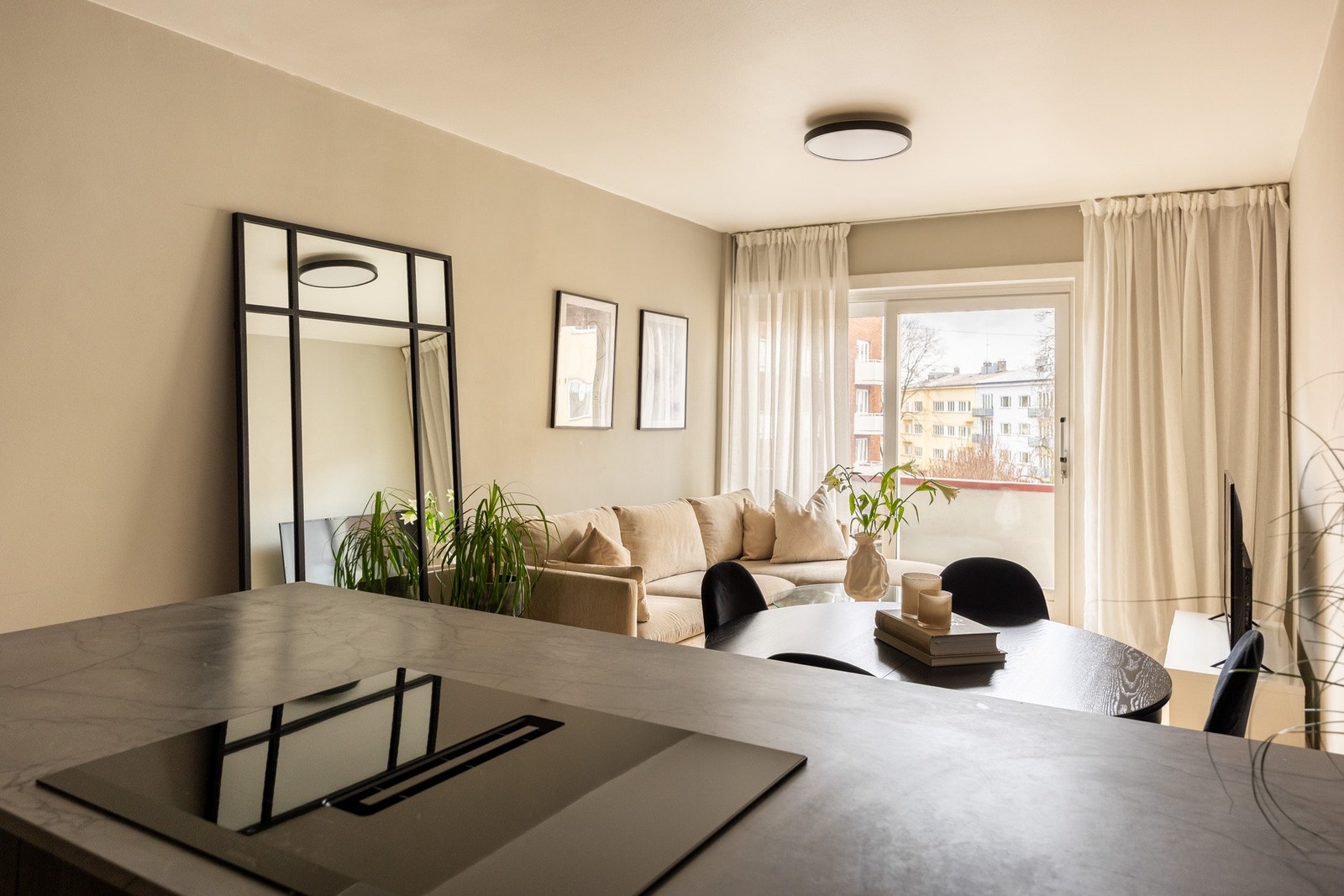 Stuen kan enkelt innredes med ønskelige møblementer. Galleribilde