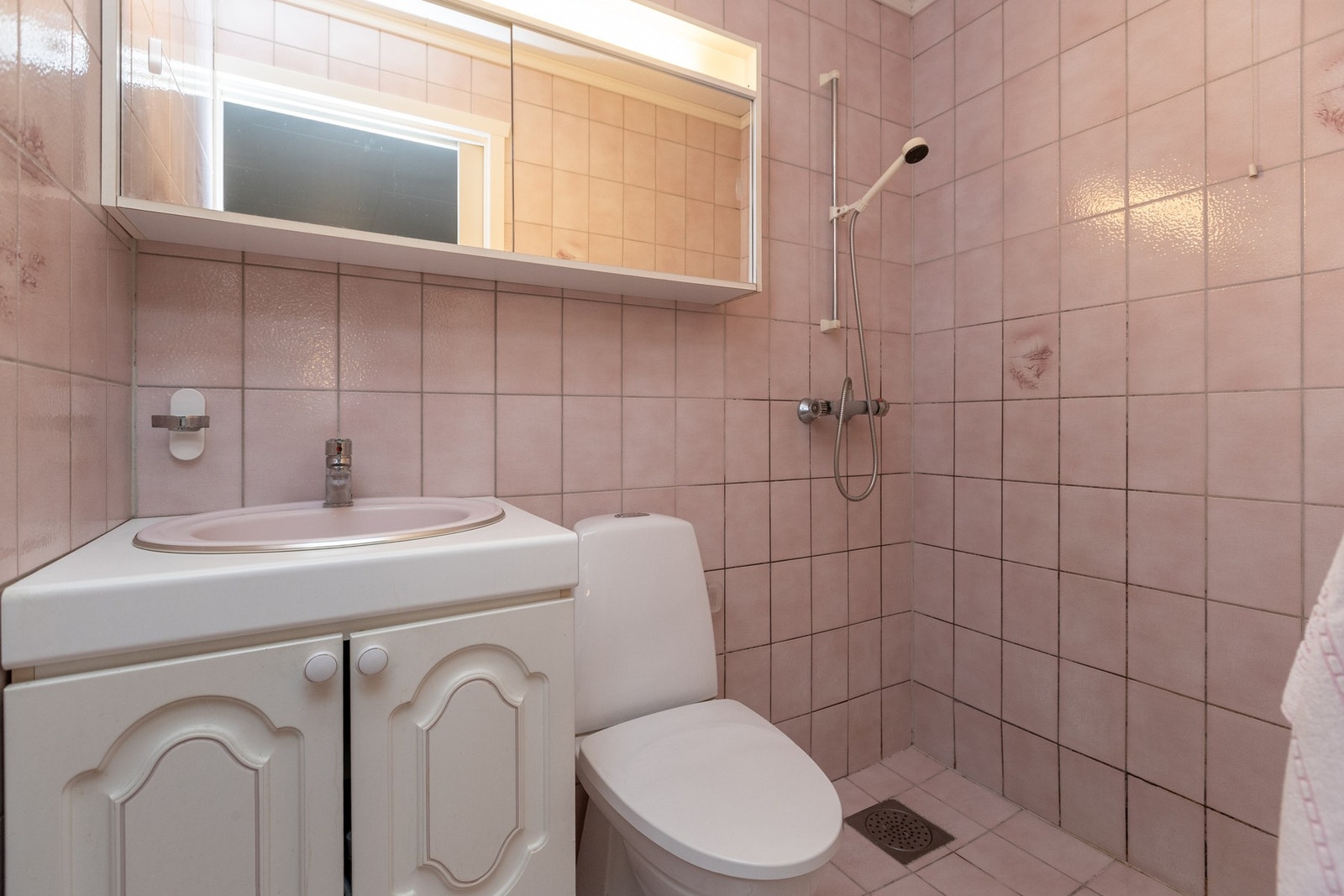 Bad innenfor hovedsoverom Galleribilde