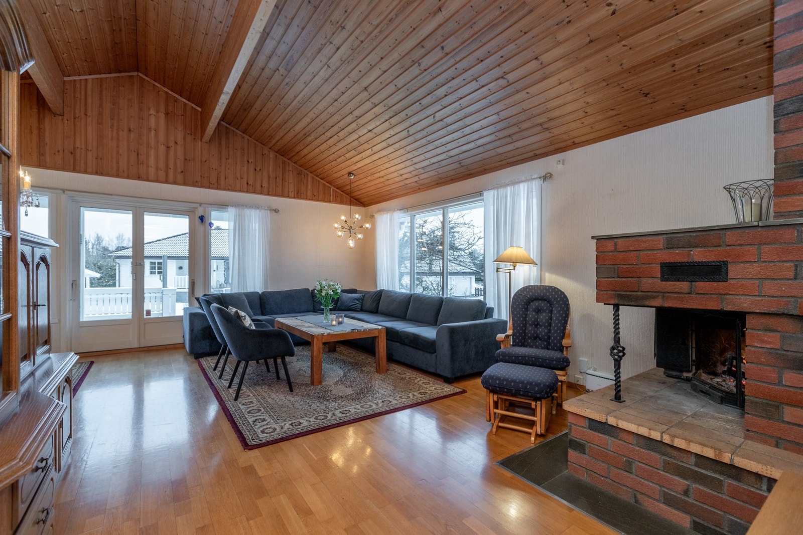 Det føles utrolig luftig med høy skråhimling og masse lysinnslipp fra syd/vest Galleribilde