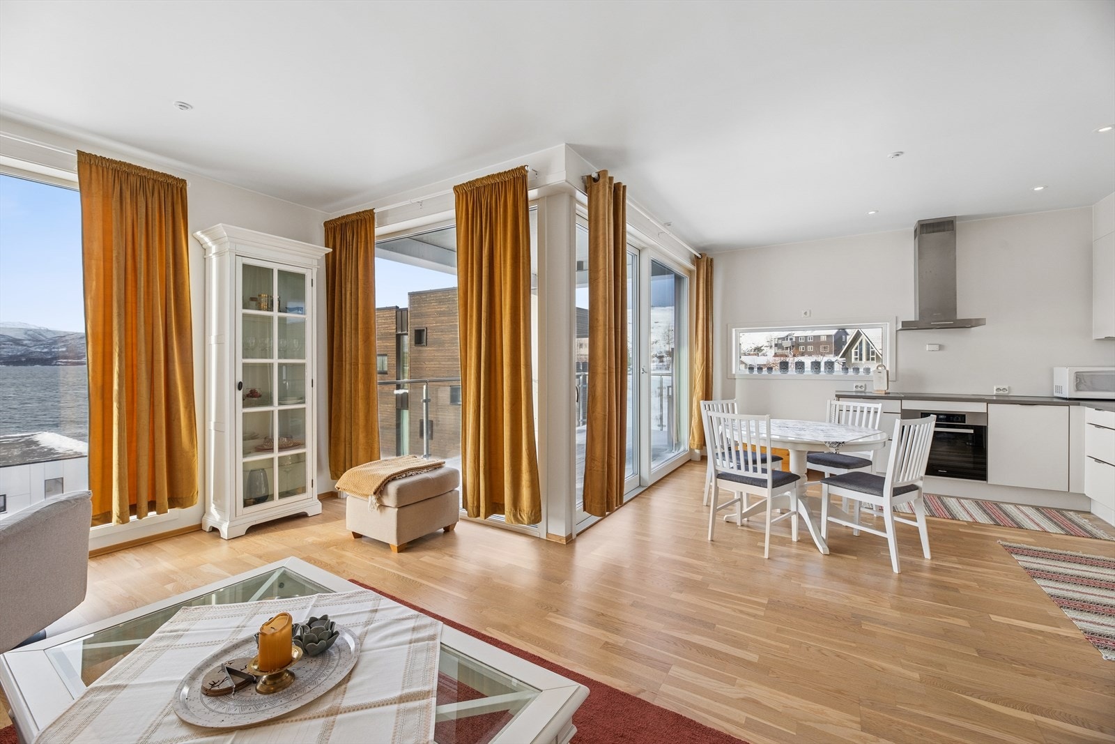 Velkommen til Bossekopfjæra 15, presentert av Magnar Sønvisen Moe for DNB Eiendom. Galleribilde