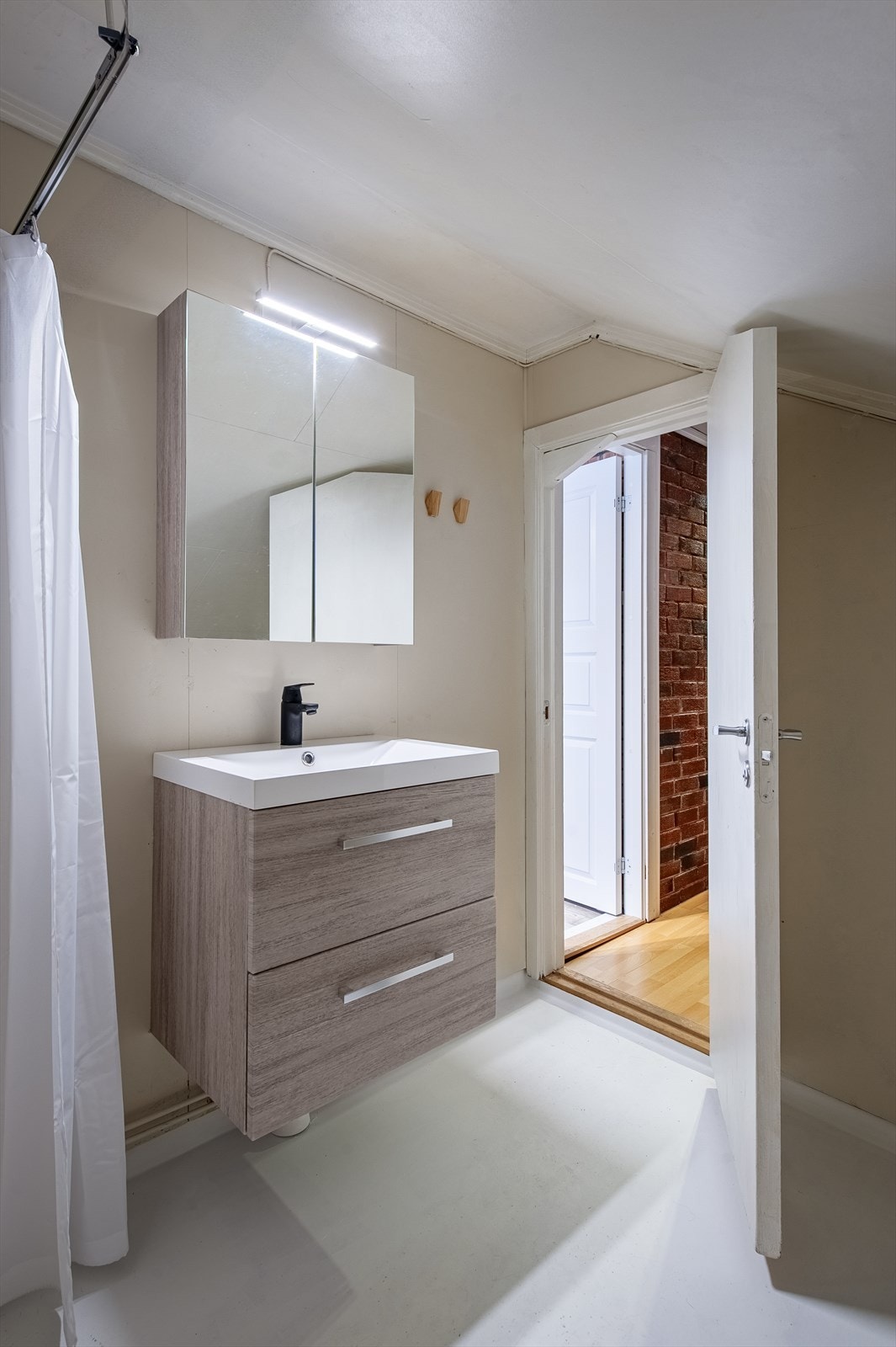 Bad/vaskerom er rett ved soverommene. Galleribilde