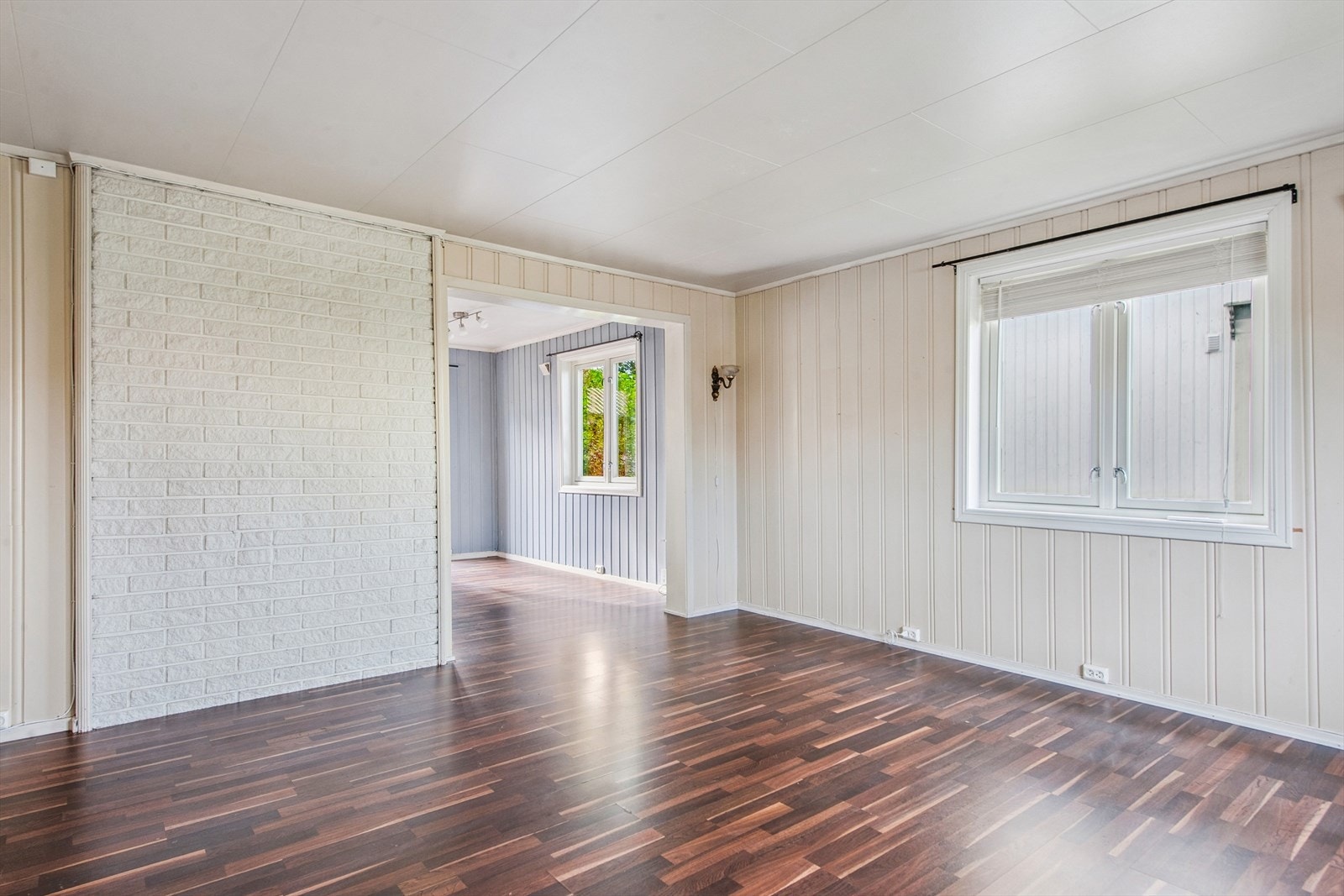 Lys og romslig stue. Galleribilde