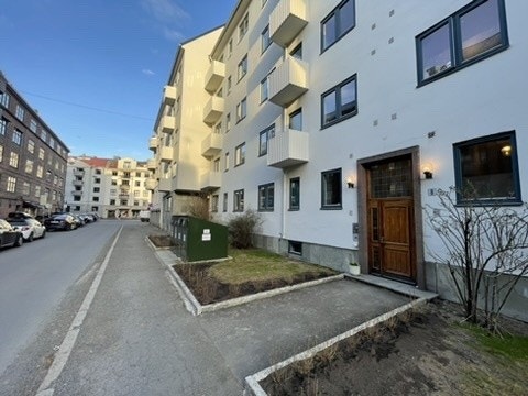 Rolig enveiskjørt gate på Frogner Galleribilde