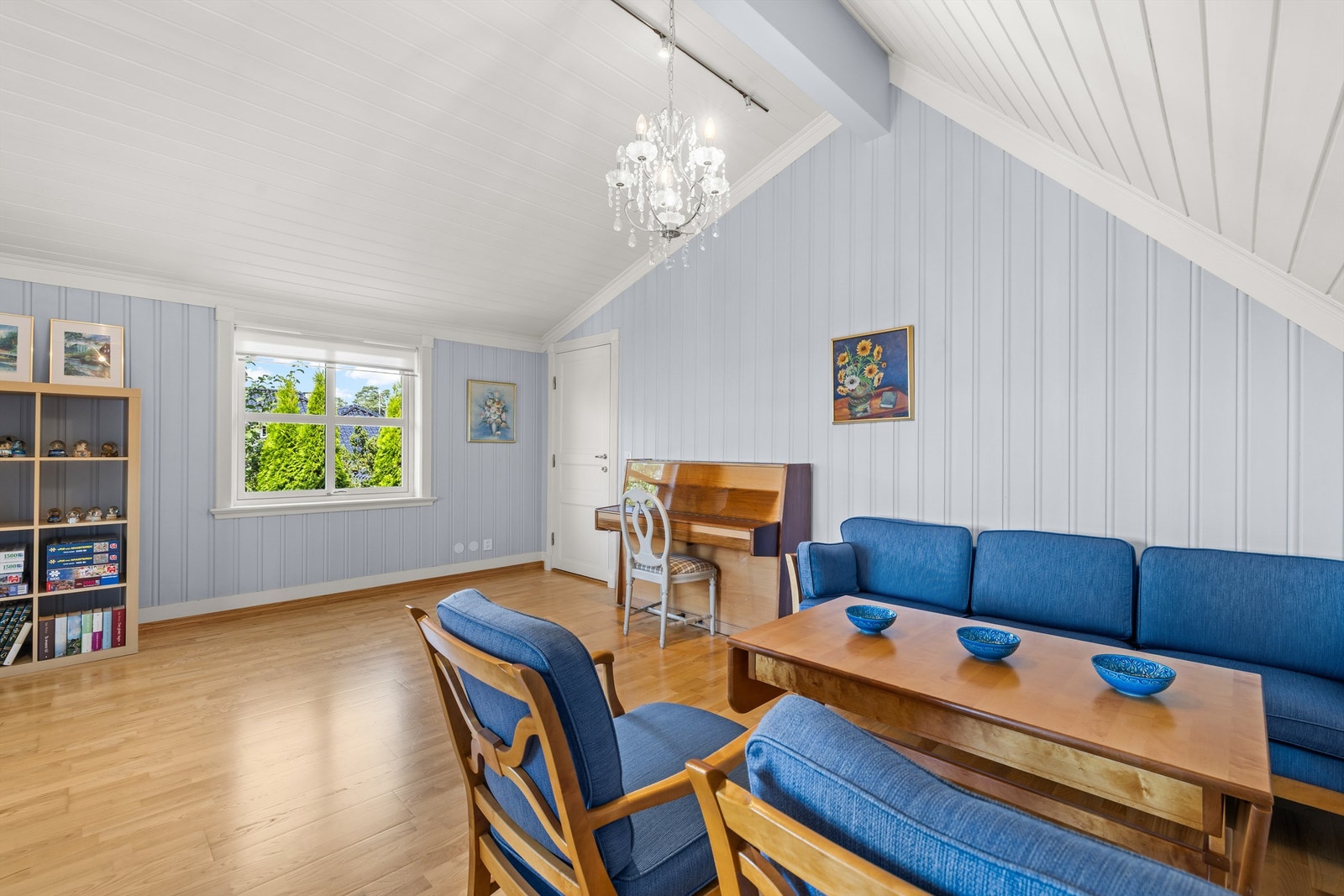 Fra stuen er det dør inn til hybeldelen Galleribilde