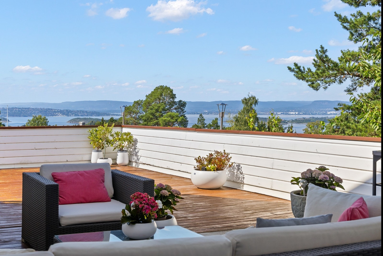 Flott utsikt fra terrassen Galleribilde