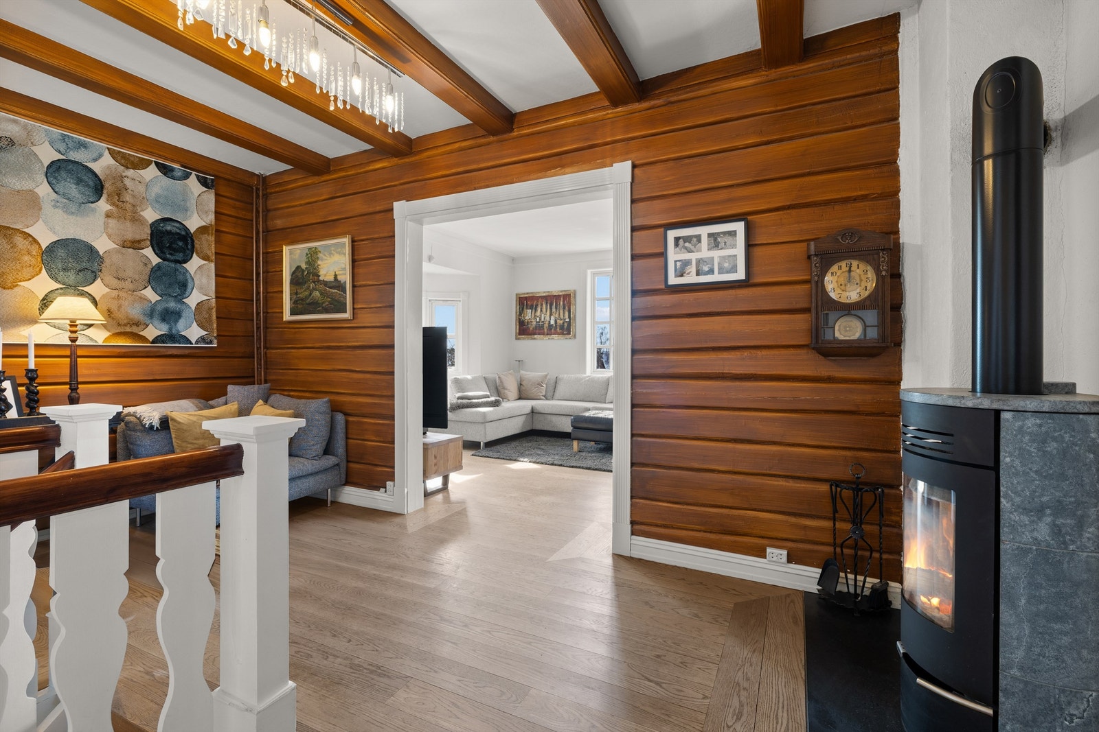 Peisovn i rommet for ekstra varme og hygge Galleribilde