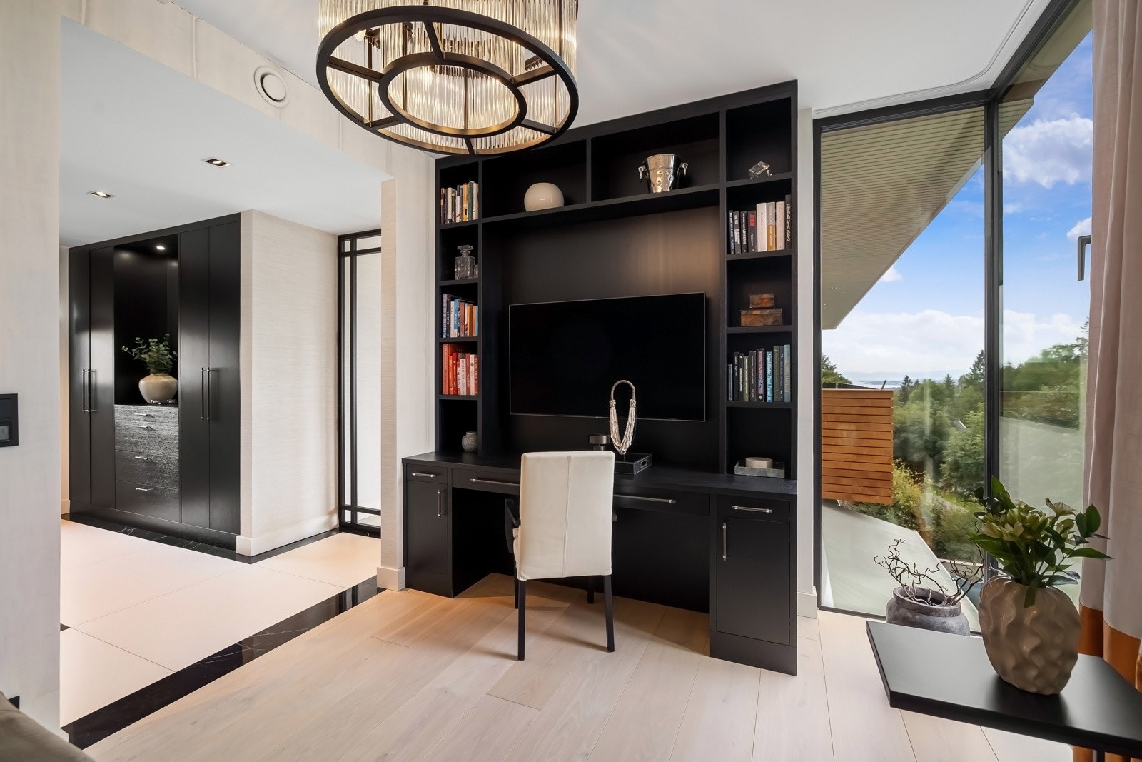 Bibliotek/tv-rom Galleribilde