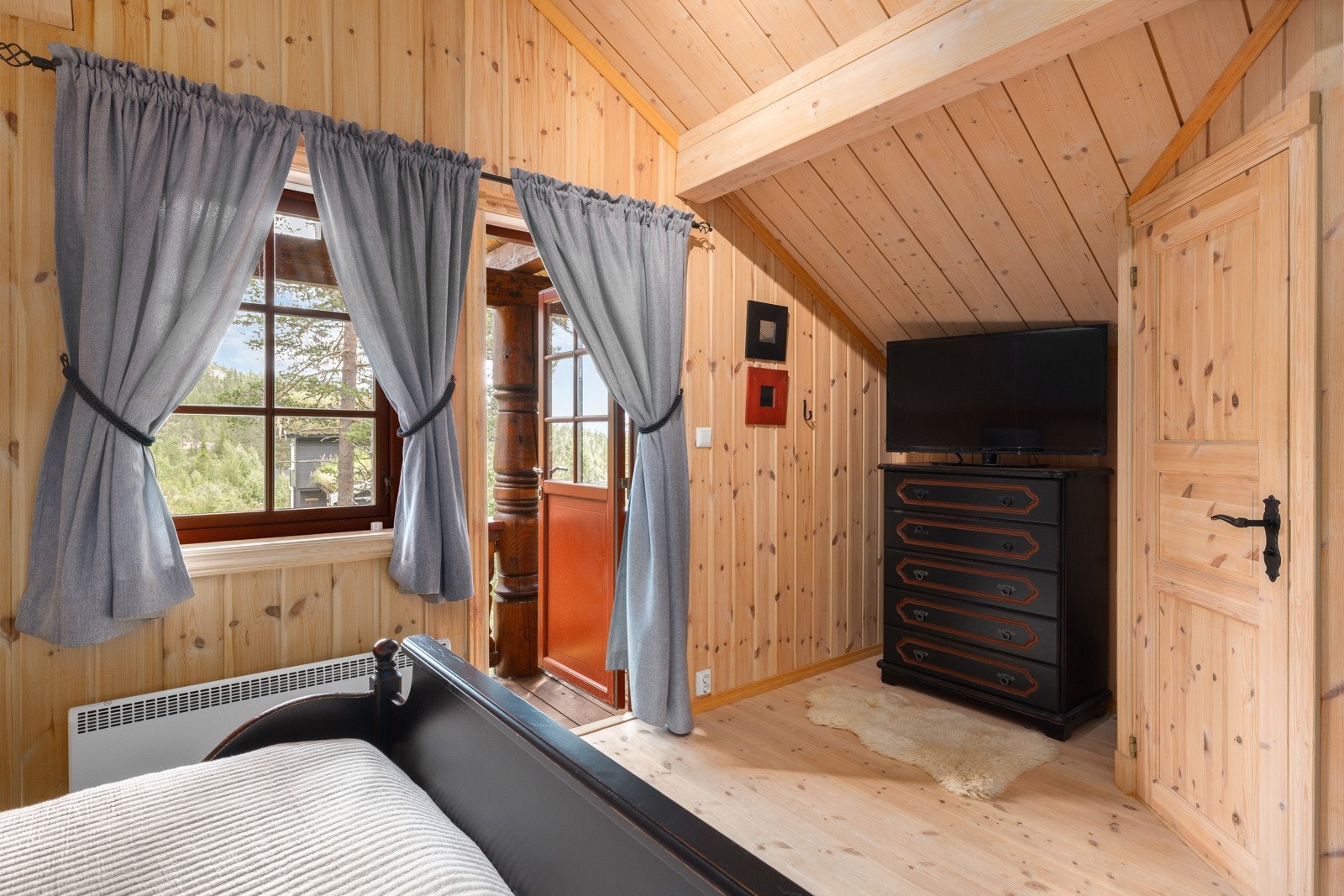 Det er rom for både kommoder, skyvedører og mer. Galleribilde