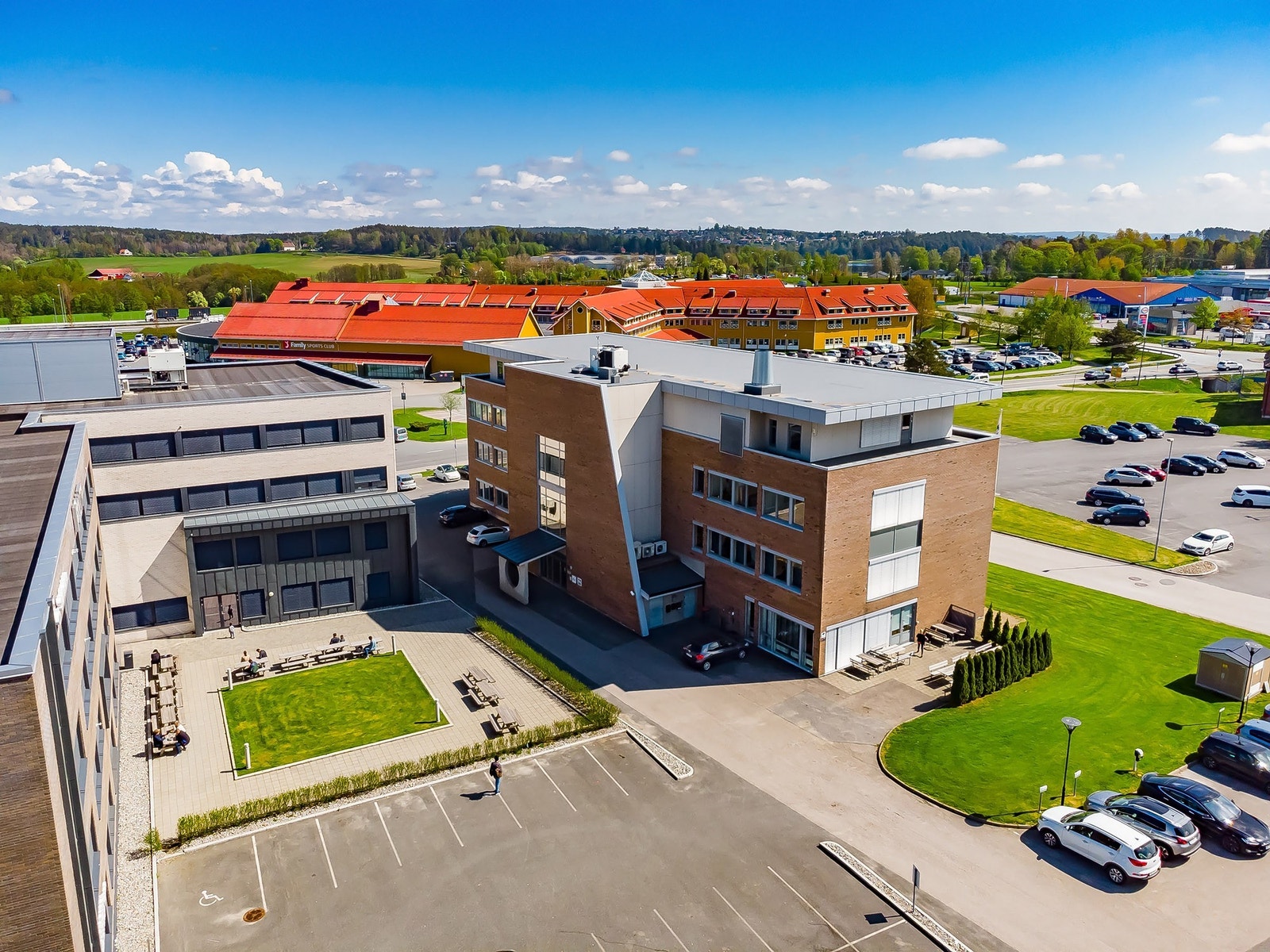 Byggets plassering - Quality Hotel Grålum i bakgrunn Galleribilde