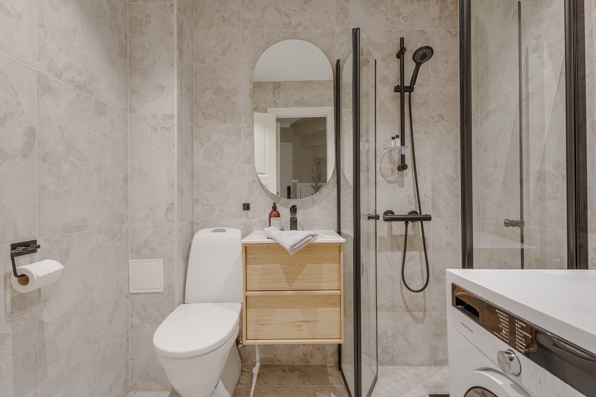 Strøkent bad m/varme i speil Galleribilde