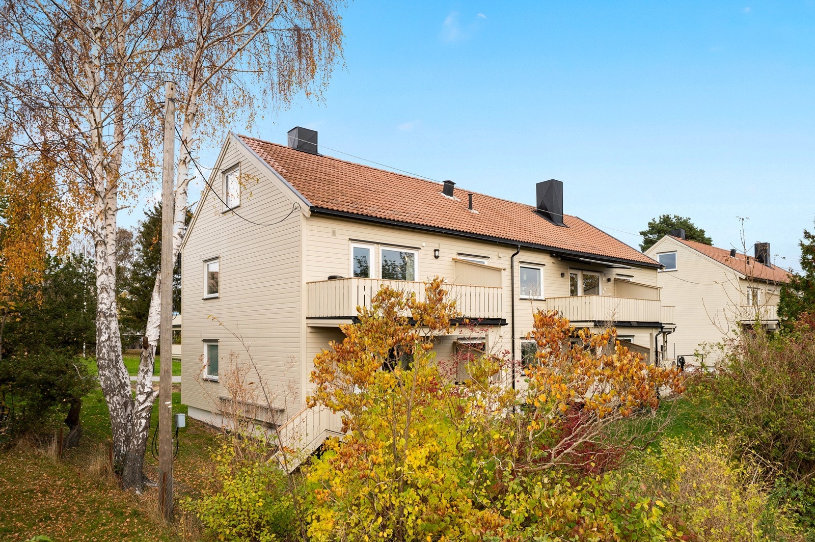 Leiligheten er beliggende i 2. etasje i en seksmannsbolig. Galleribilde