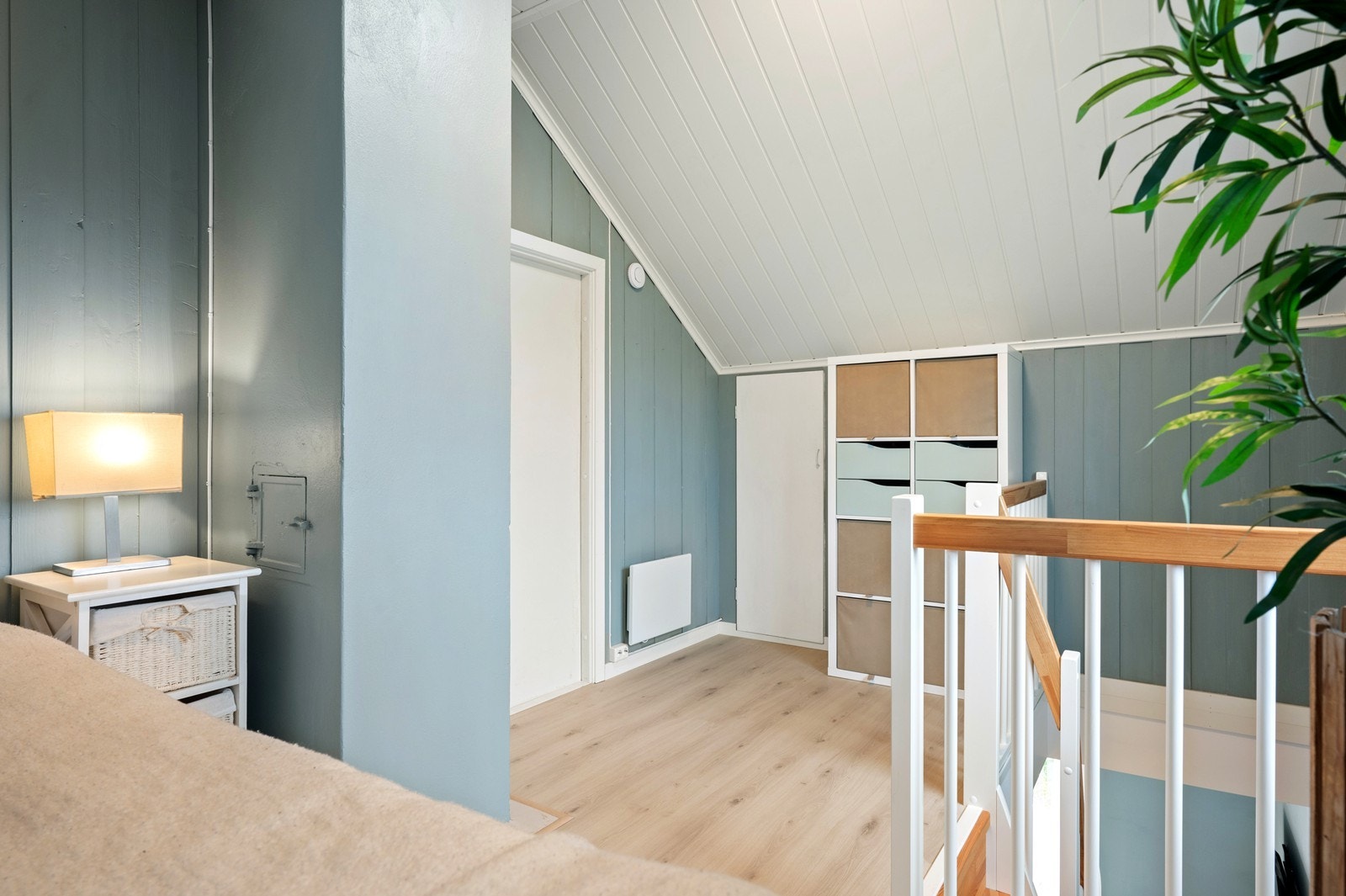 Videre herfra er det tilkomst til boder, som gir godt med oppbevaringsplass. Galleribilde