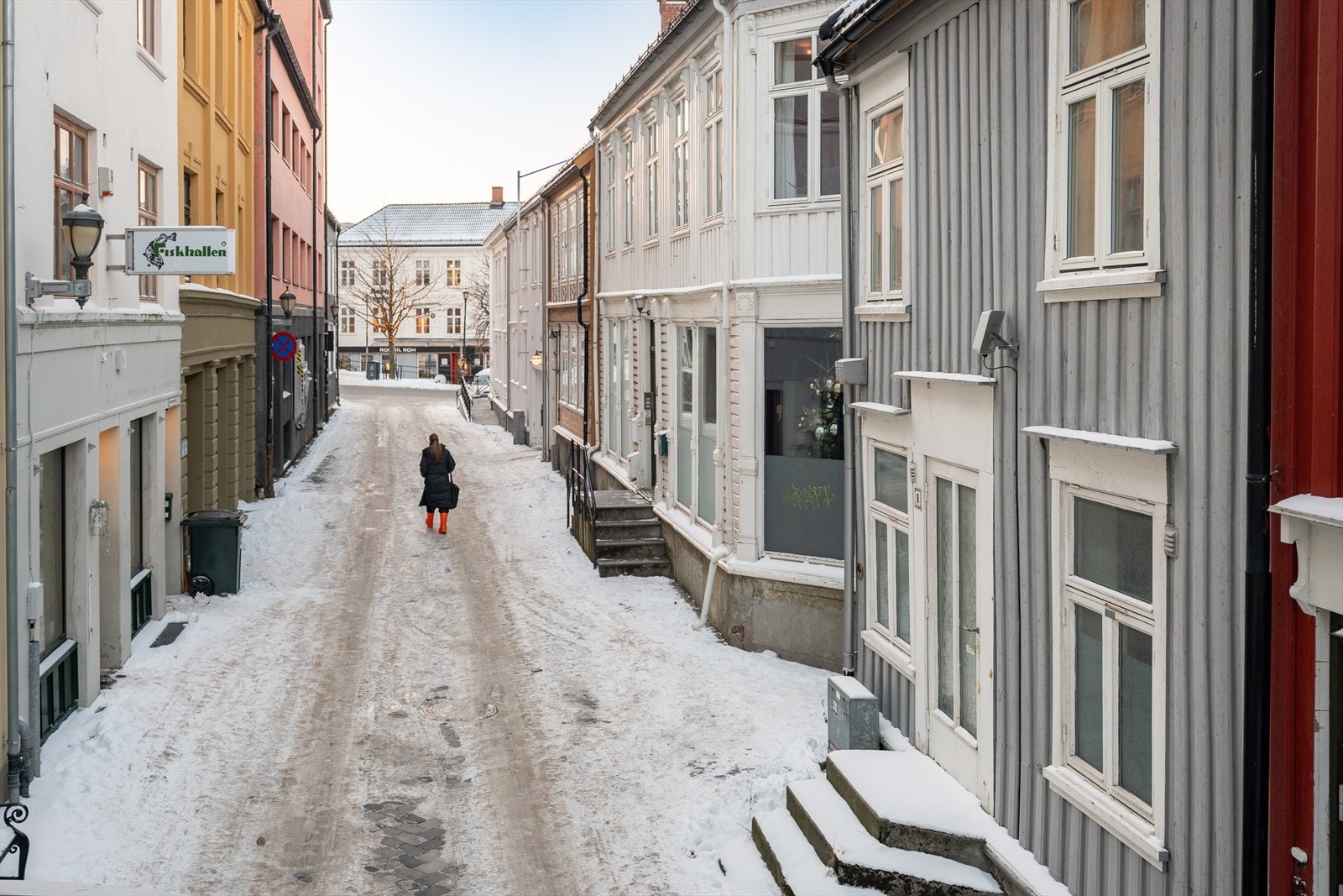 Det er kort vei til flere studiesteder, blant annet 10 minutter gange til BI, 10 minutter buss til NTNU Gløshaugen og NTNU Kalvskinnet. Galleribilde
