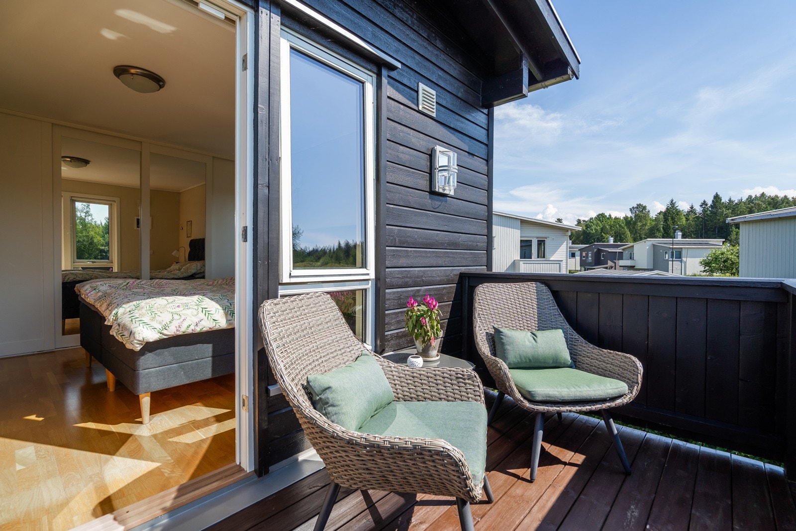 Romslig balkong ut fra hovesoverom Galleribilde