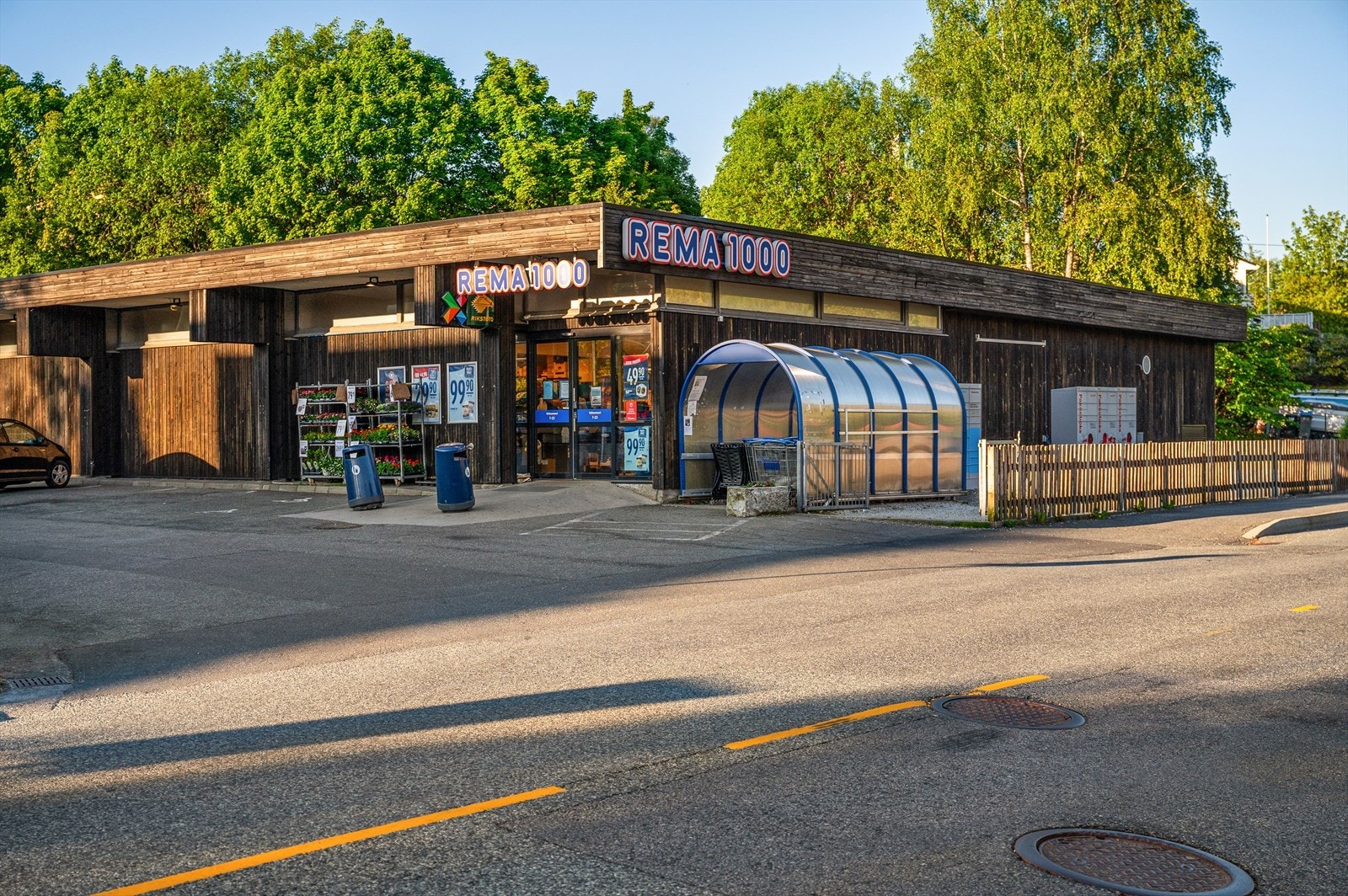 - 12 min gange til Rema 1000 Elvenesvegen - Galleribilde