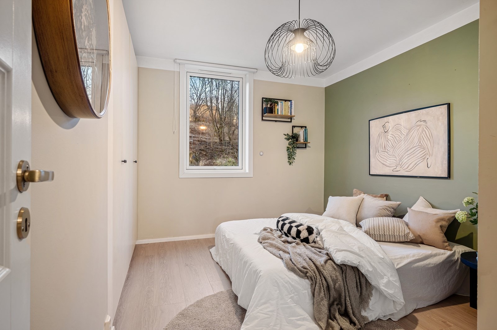 - Hovedsoverommet måler 11,9 m² og har god plass til seng av ønsket størrelse - Galleribilde