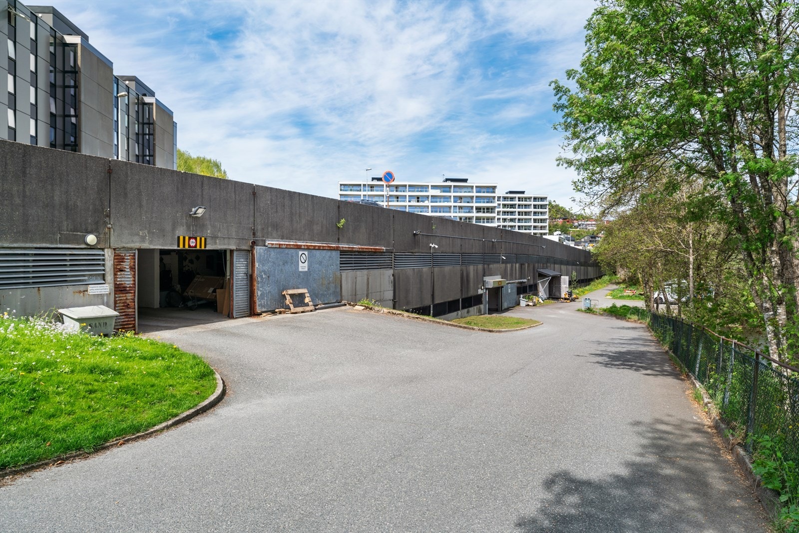 - Leiligheten disponerer én garasjeplass med elbil-lader - Galleribilde