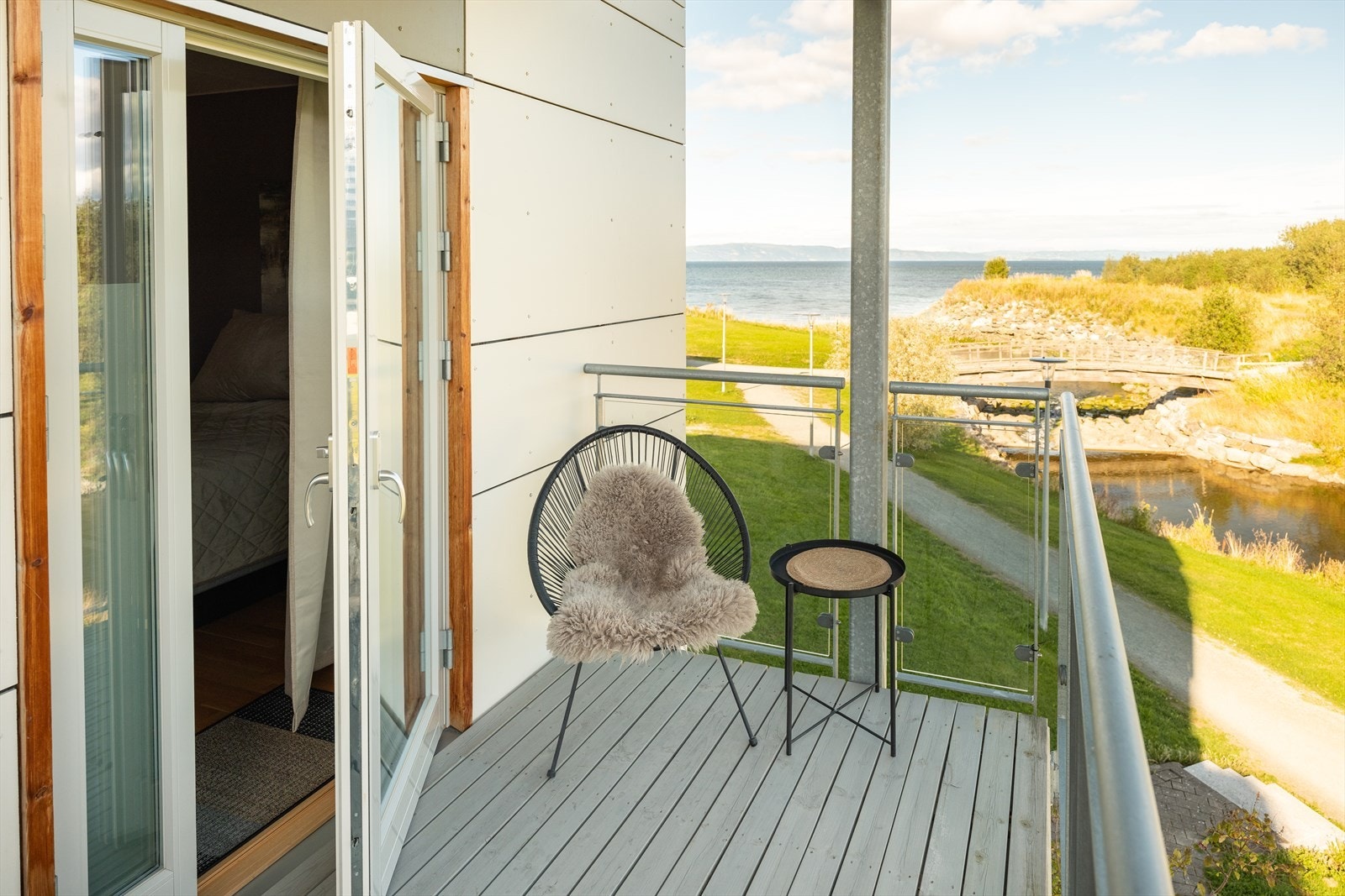 Balkongen er på 6,5m² og ligger vendt ut mot grøntområde. Galleribilde