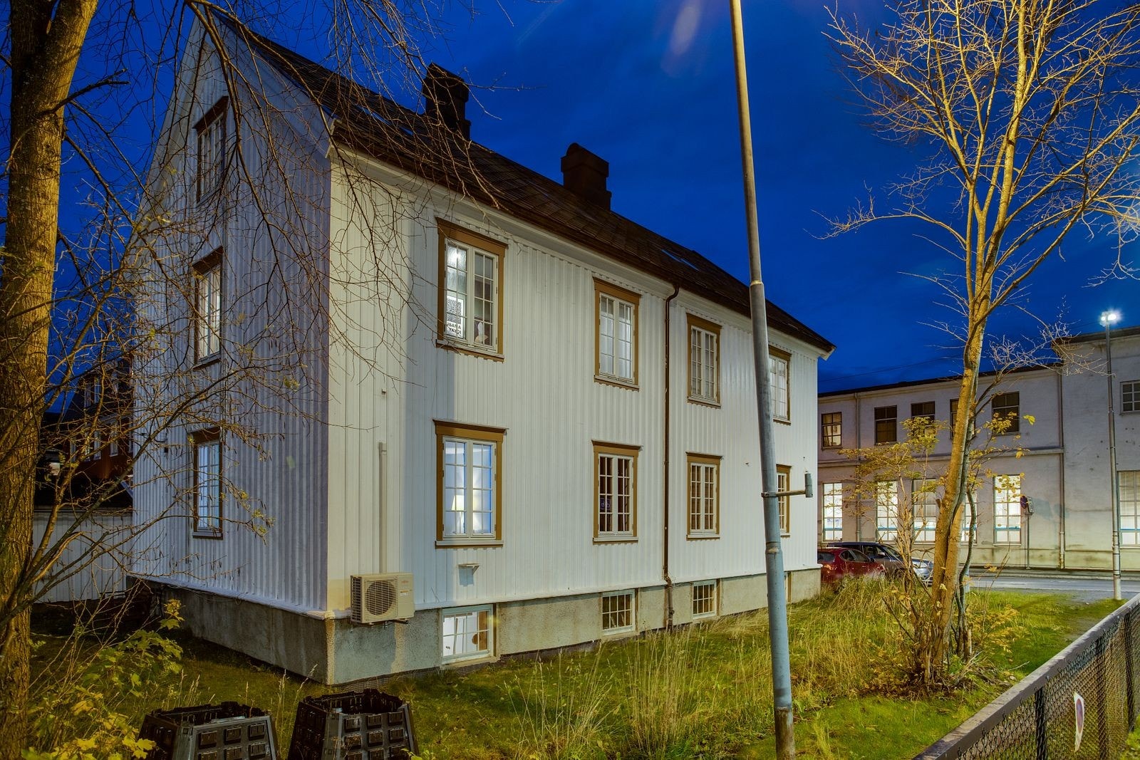 Leiligheten har sentral og attraktiv beliggenhet. Du får nærhet til "alt" av fasiliteter. Galleribilde