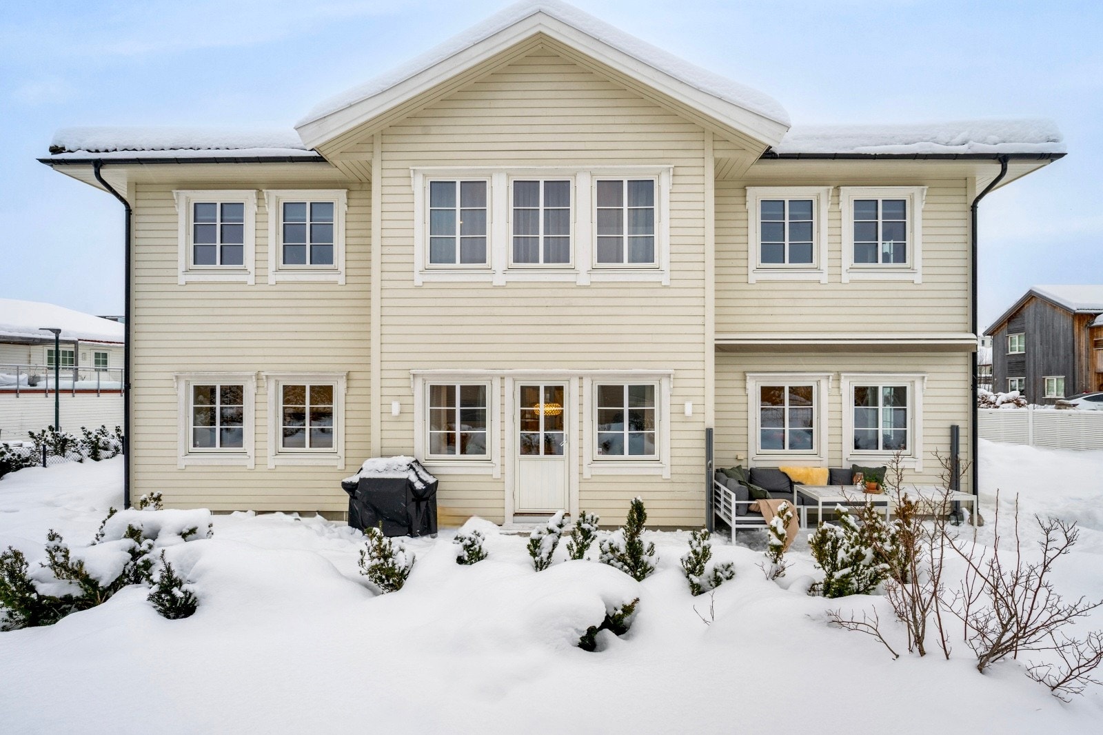Vågedamveien 3 er ett herskapelig hus med praktiske løsninger. Galleribilde