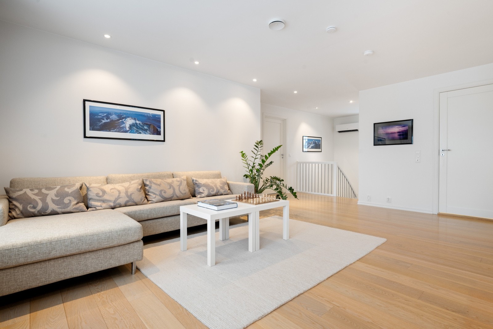 Det er i dag en lys og koselig stue. Galleribilde