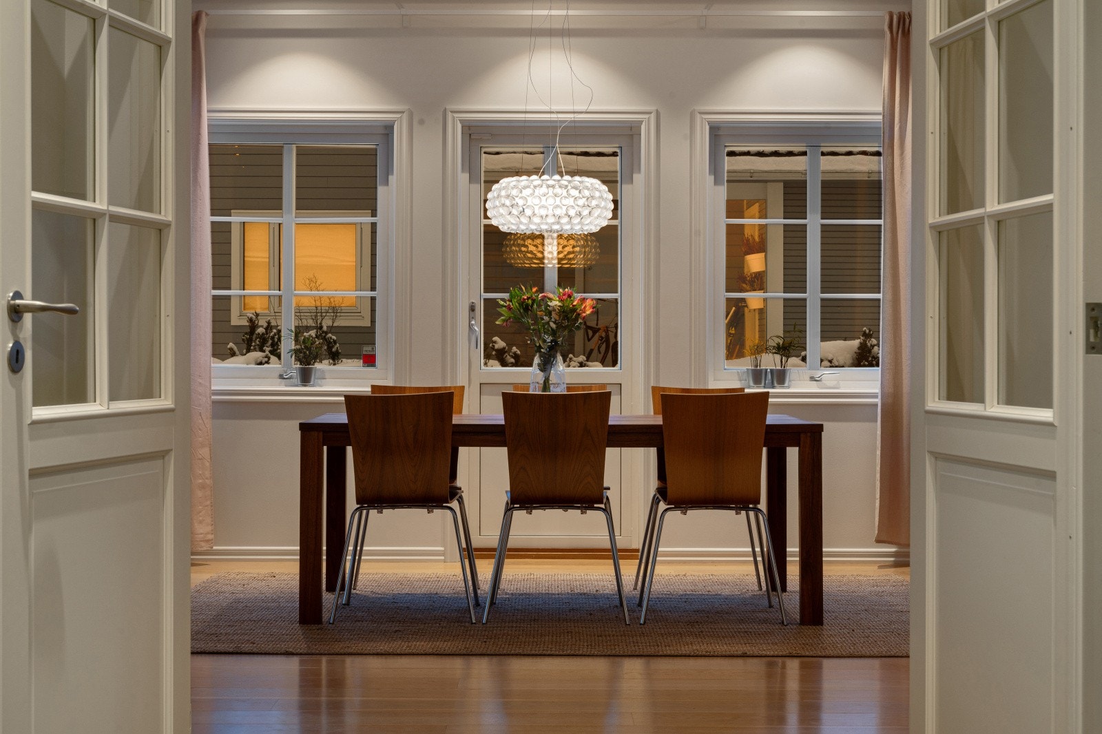 Her kan det dekkes opp til langbord for sosiale sammenkomster. Galleribilde