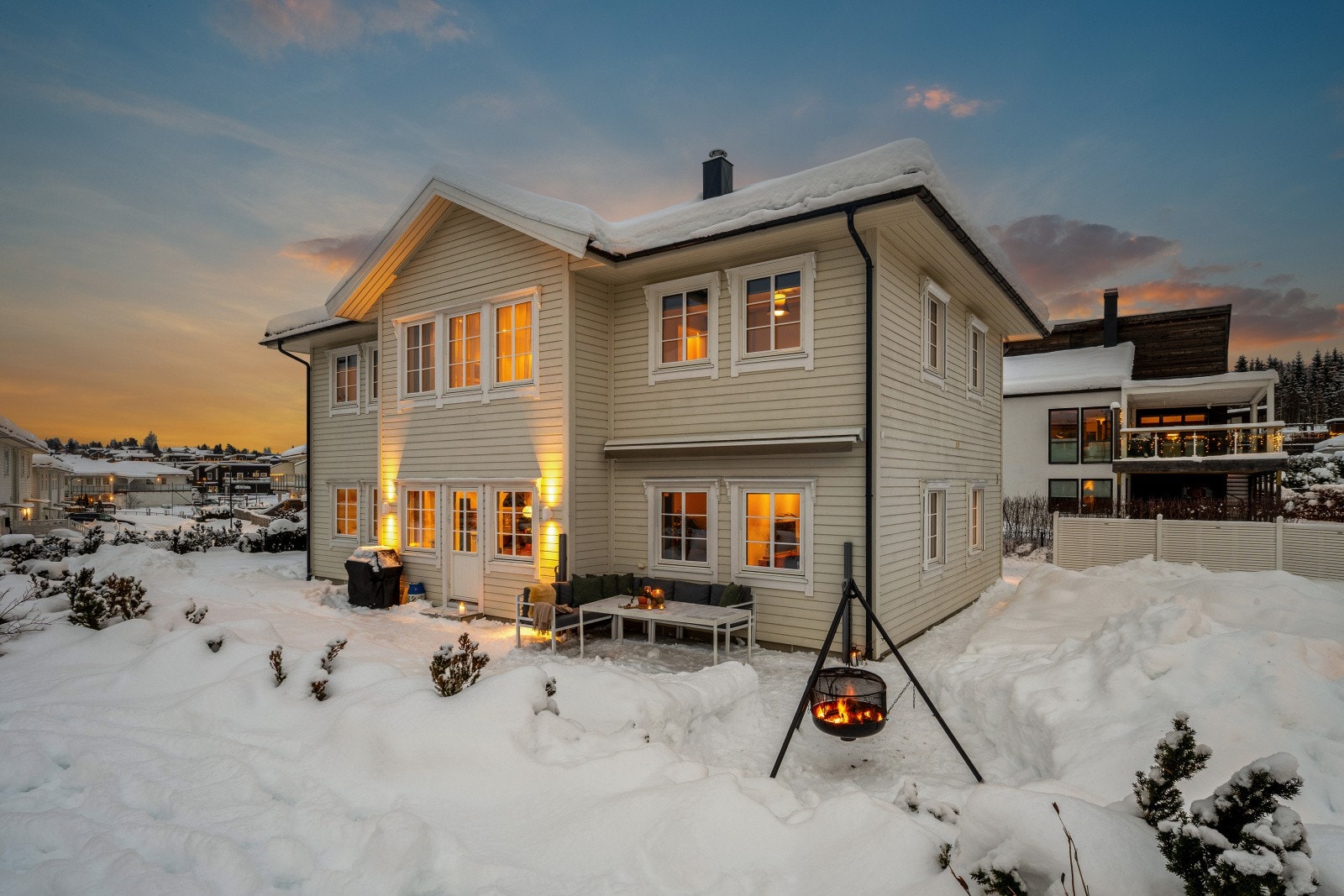 Vågedamveien 3 presenteres av DNB Eiendom ved Lena Eriksson. Galleribilde