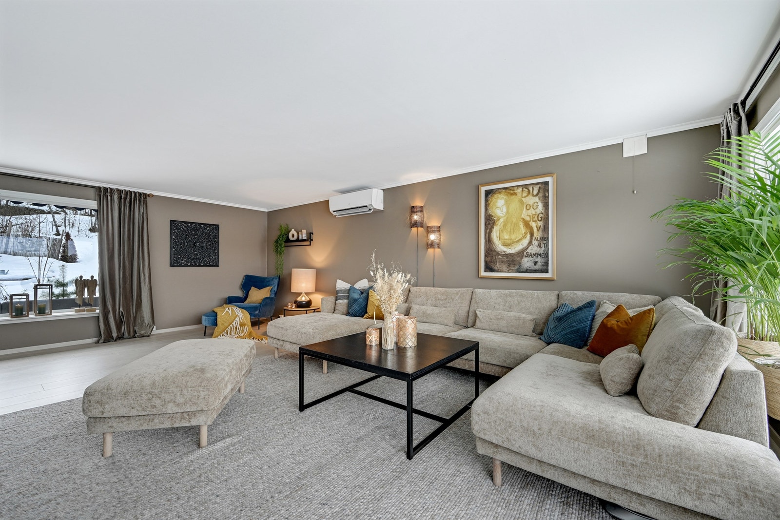 Stor og gjennomgående stue Galleribilde