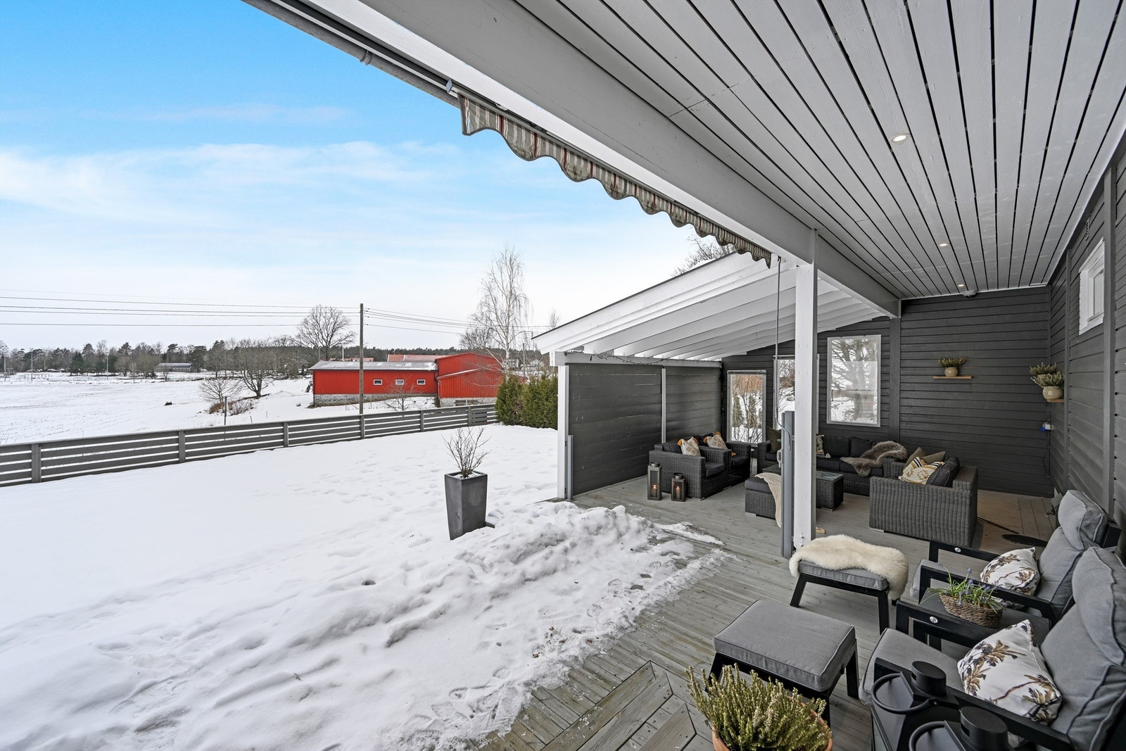 Inngangsparti/terrasse/utsikt Galleribilde