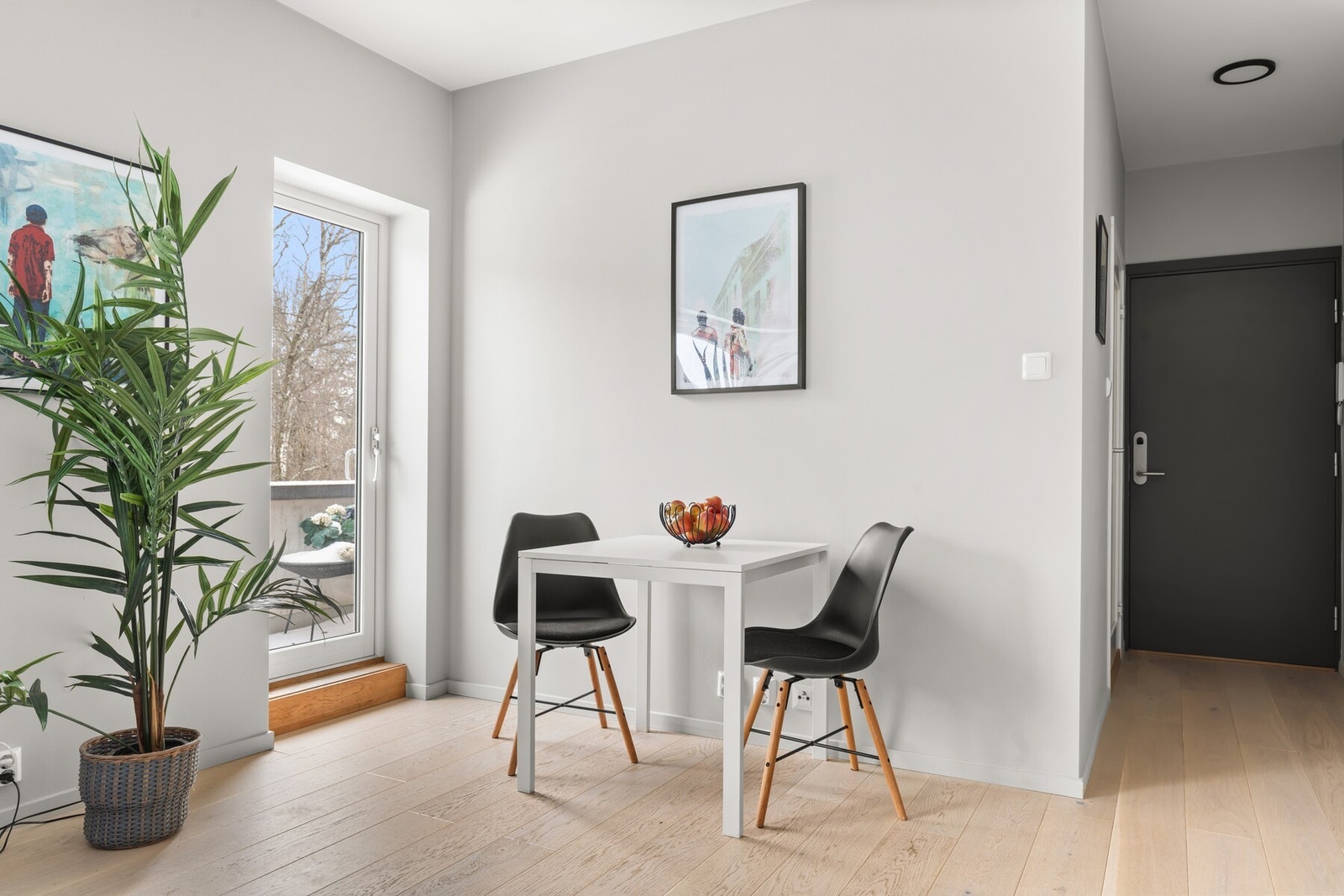 Oppvarming inngår i de månedlige felleskostnadene med vannbåren varme via radiatorer. Galleribilde