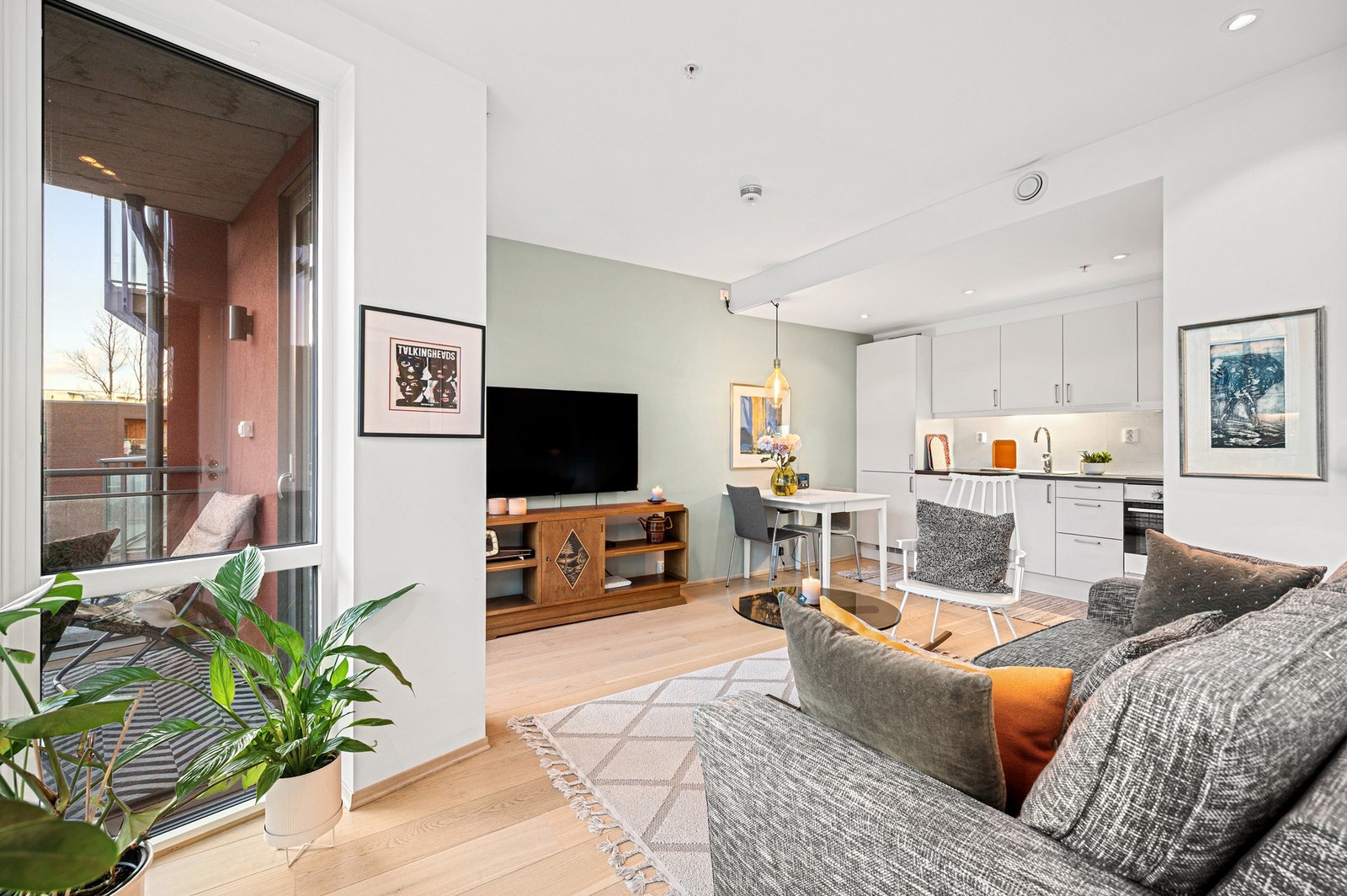 Leiligheten strekker seg over 35 kvm (BRA-i) og byr på gode oppholdsrom som er enkle å innrede. Galleribilde