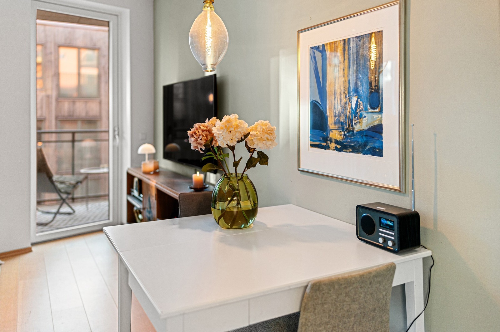 Det unike med beliggenheten til Lilleby er at du får i pose og sekk. Her kan du leve et urbant byliv, samtidig som du bor i et skjermet område. Galleribilde