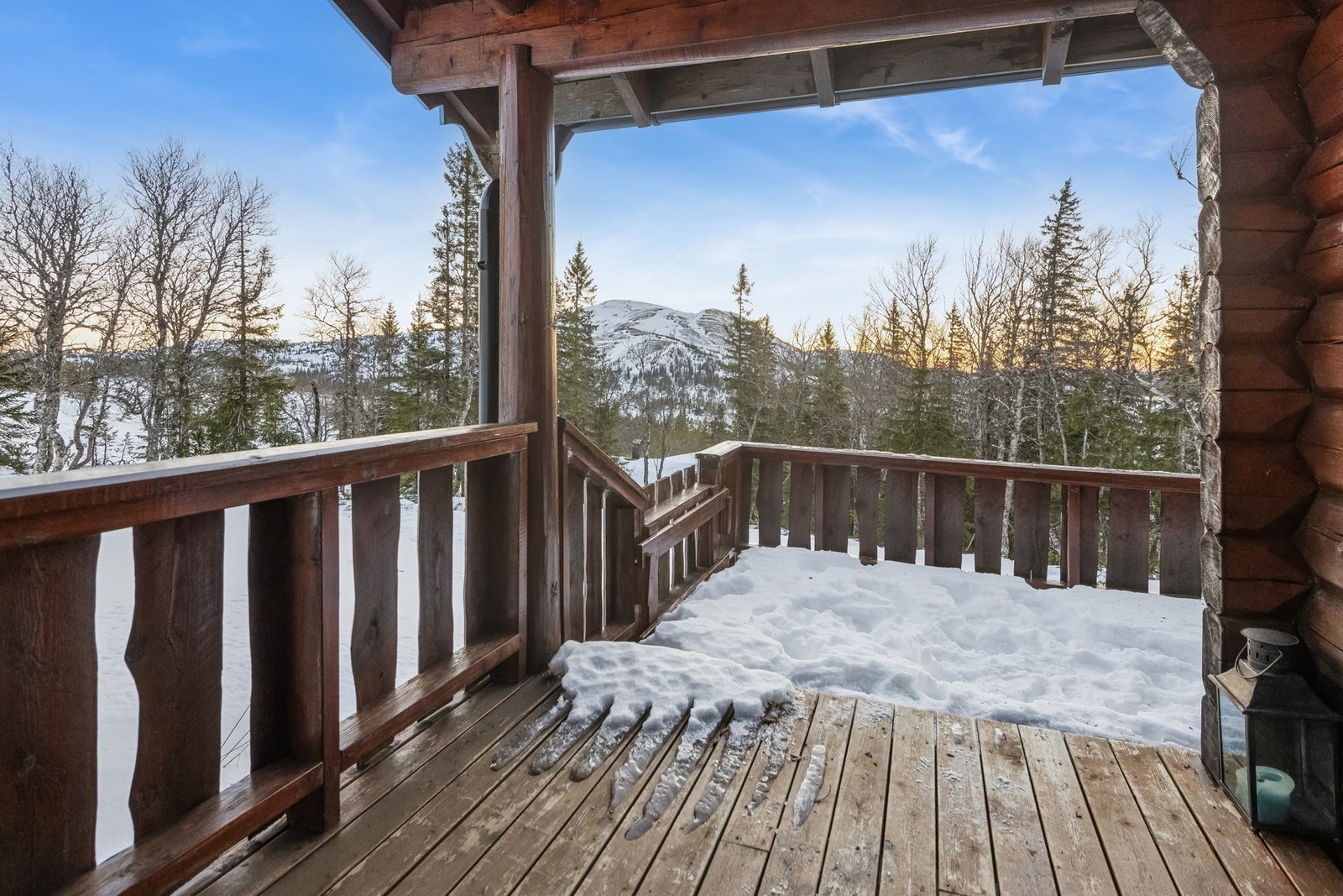 Fra terrassen har man nydelig utsikt mot Hårskallen Galleribilde