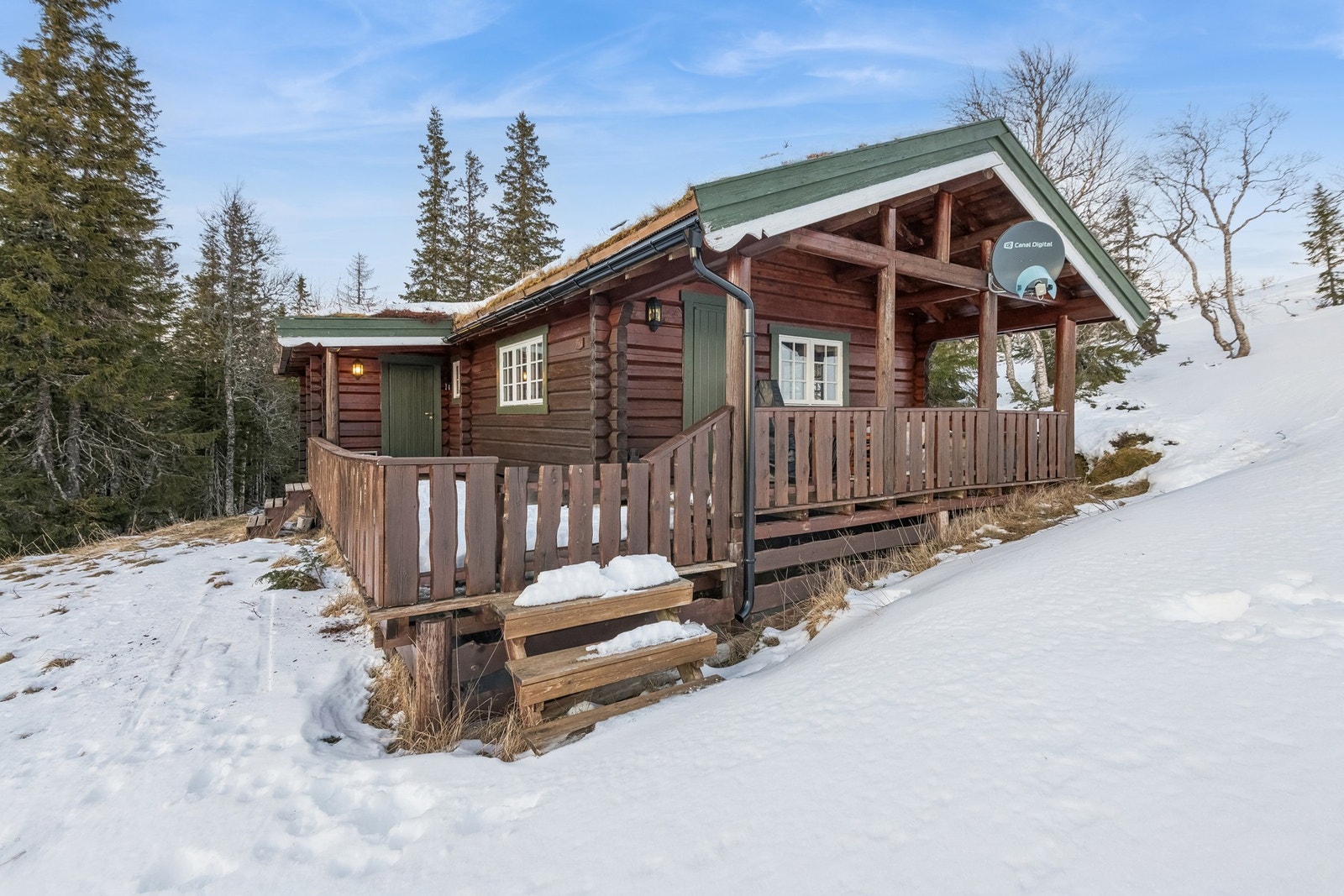 En flott tømmerhytte på fantastiske Frolfjellet / Vulusjøen. Galleribilde
