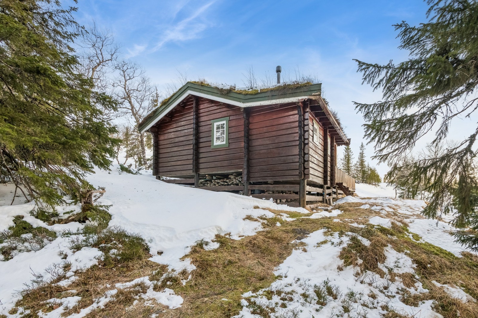 Hytten har en praktisk beliggenhet, men kort vei fra parkeringsplassen. Galleribilde