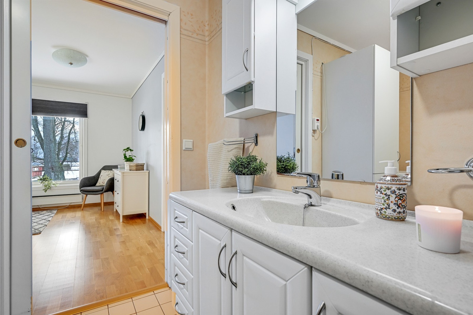 Romslig bad med gulvvarme Galleribilde