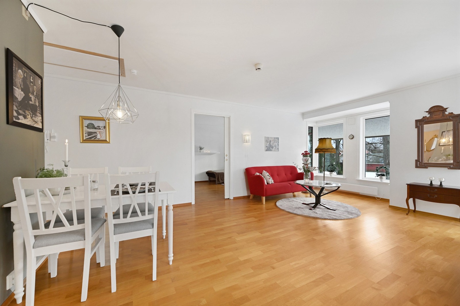 Inn fra gangen til stuen Galleribilde