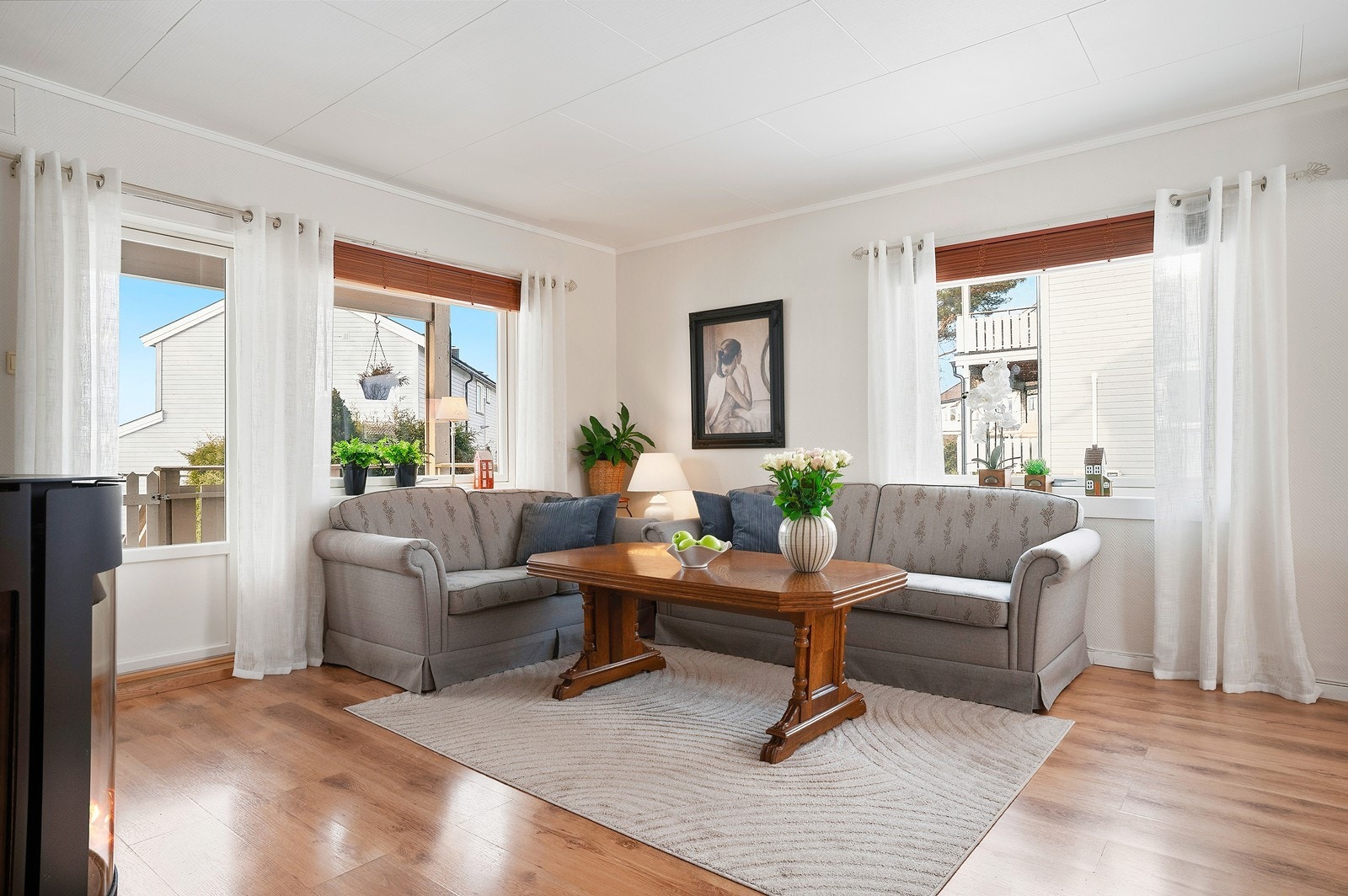 Rommet gir fleksibilitet for møblering med plass til en komfortabel sofagruppe. Galleribilde