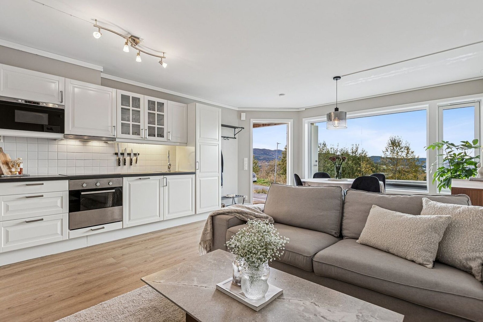 Leiligheten består av stue, kjøkken, bad og soverom. Galleribilde