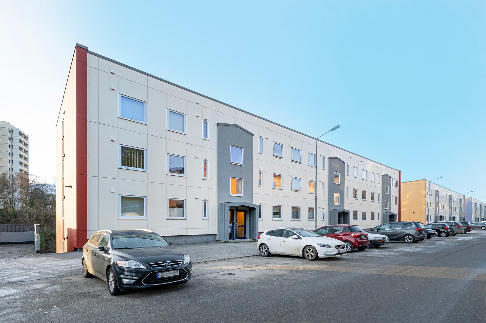 Leiligheten befinner seg i byggets 3. etasje. Galleribilde