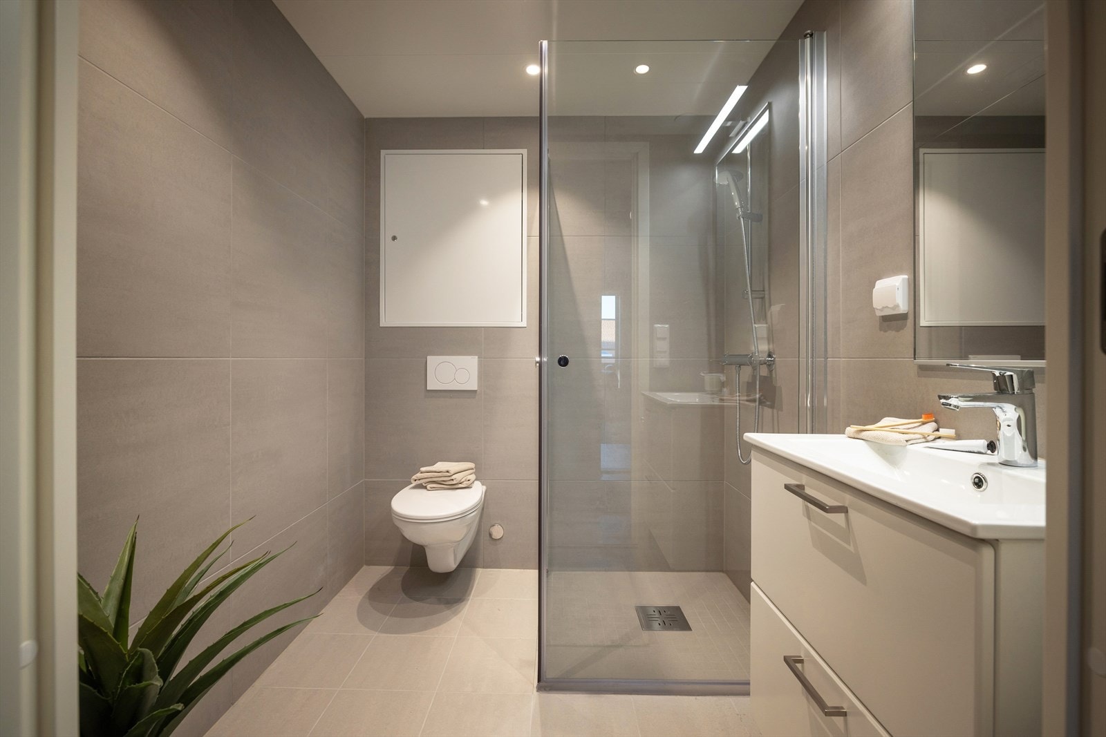 Bad m. gulvvarme. Opplegg for vaske-/tørkemaskin. Galleribilde