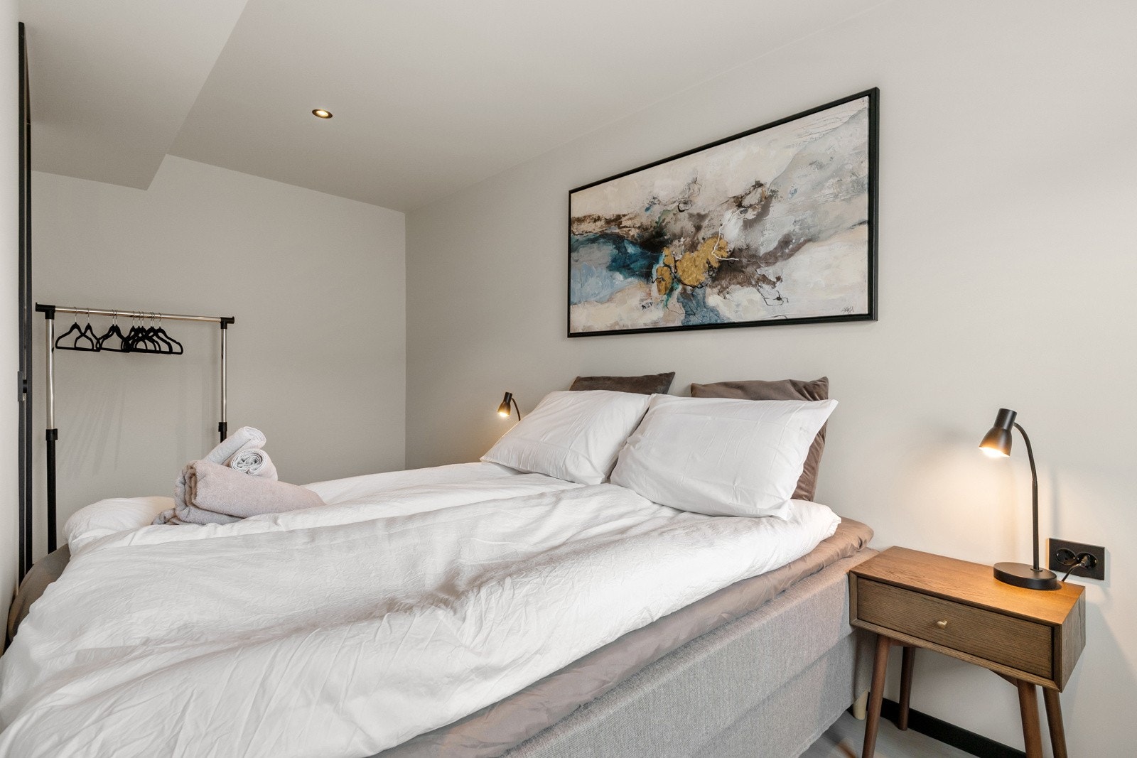 Boligen har to gode og romslige soverom.