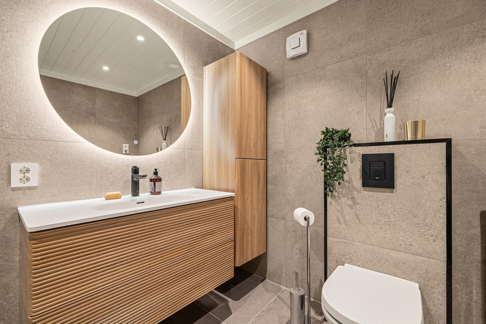 Badet er bygget nytt i 2024 av eier og autoriserte firmaer. Galleribilde