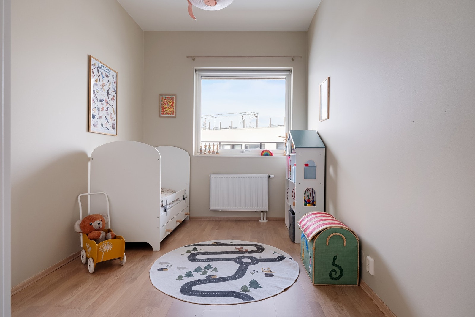 Det andre soverommet har også plass til seng og tilhørende møblement. Galleribilde