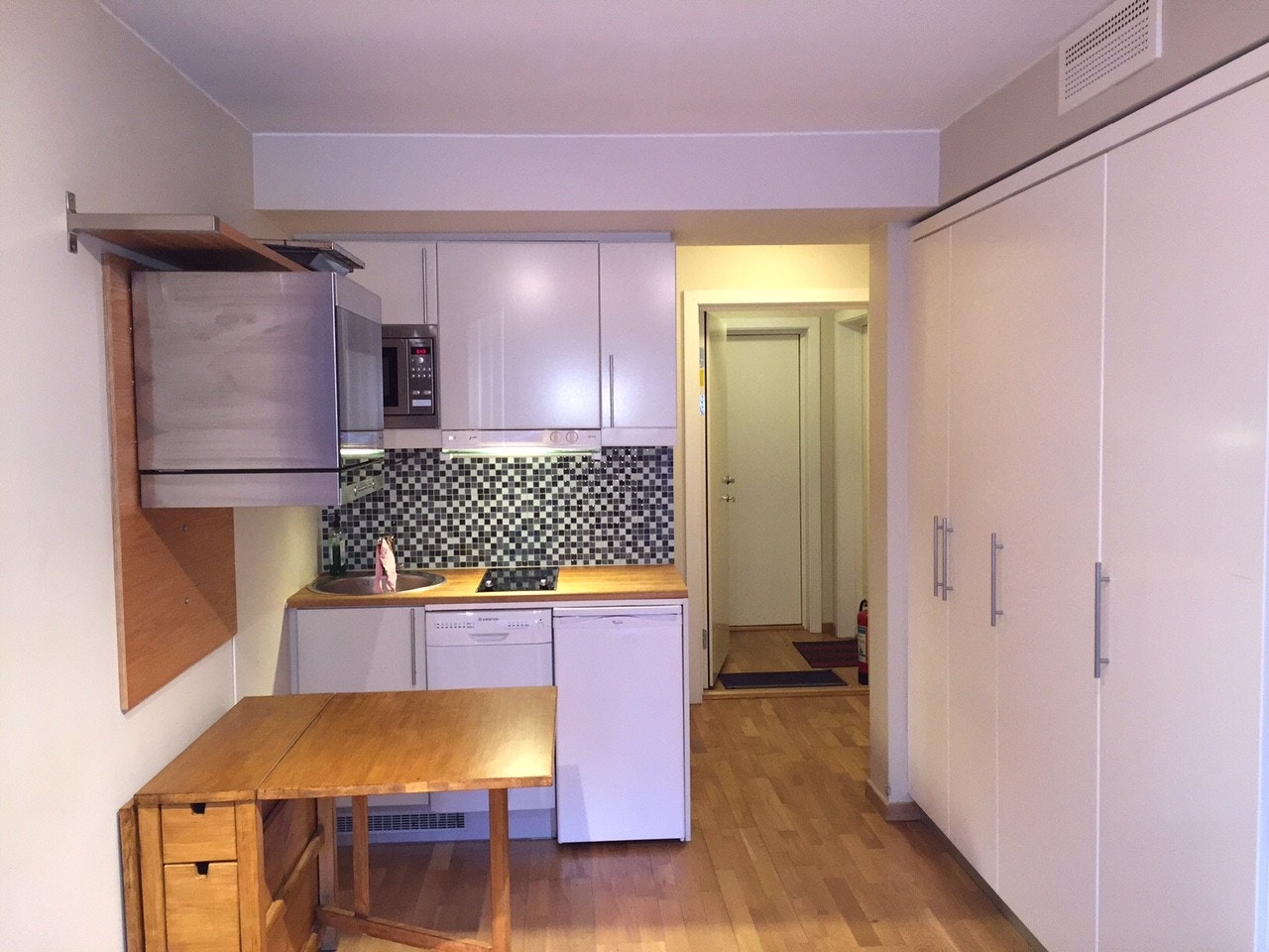 Kjøkken med hvitevarer Galleribilde