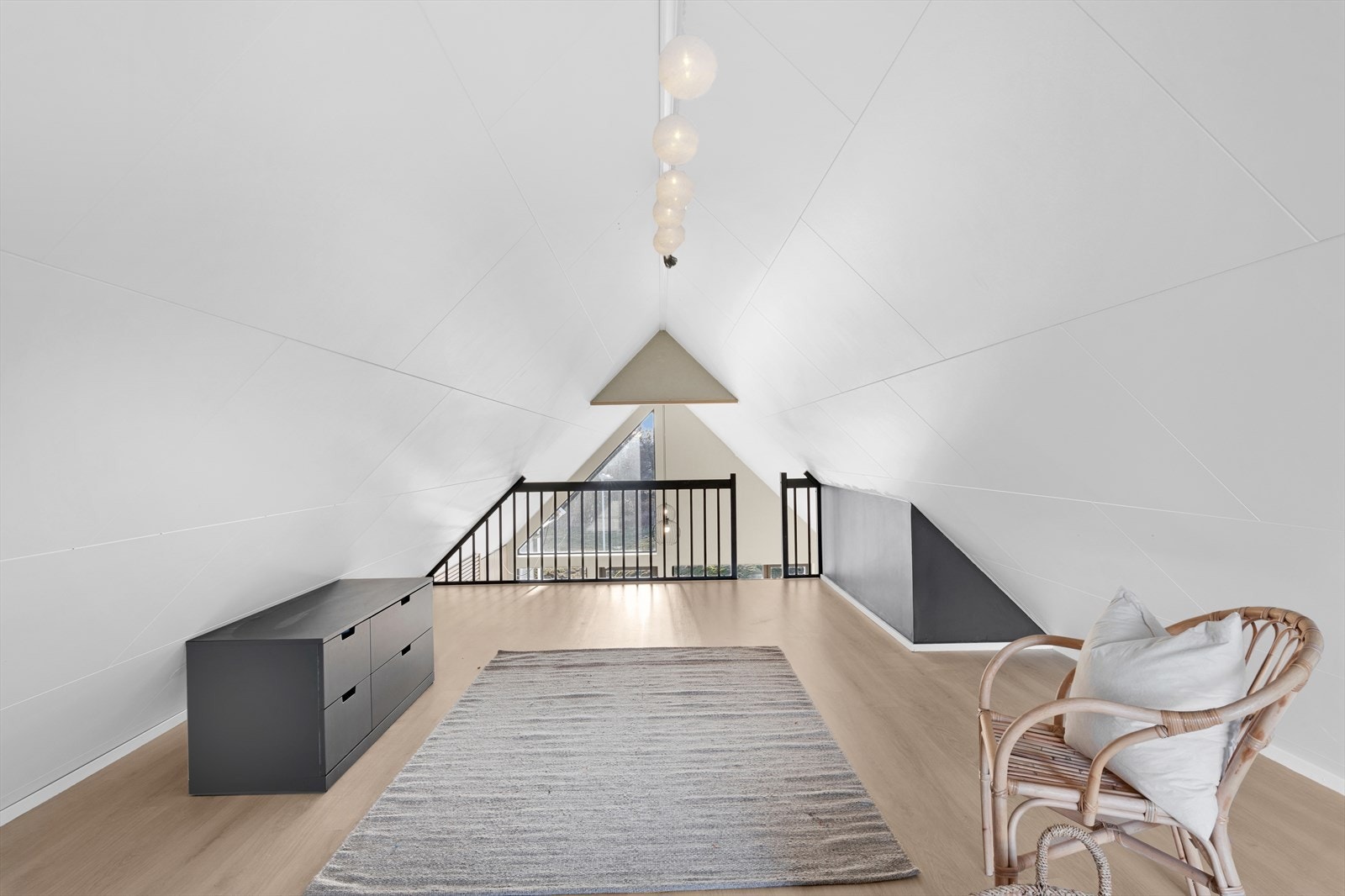 Hems - praktisk etasje, med flere bruksmuligheter Galleribilde