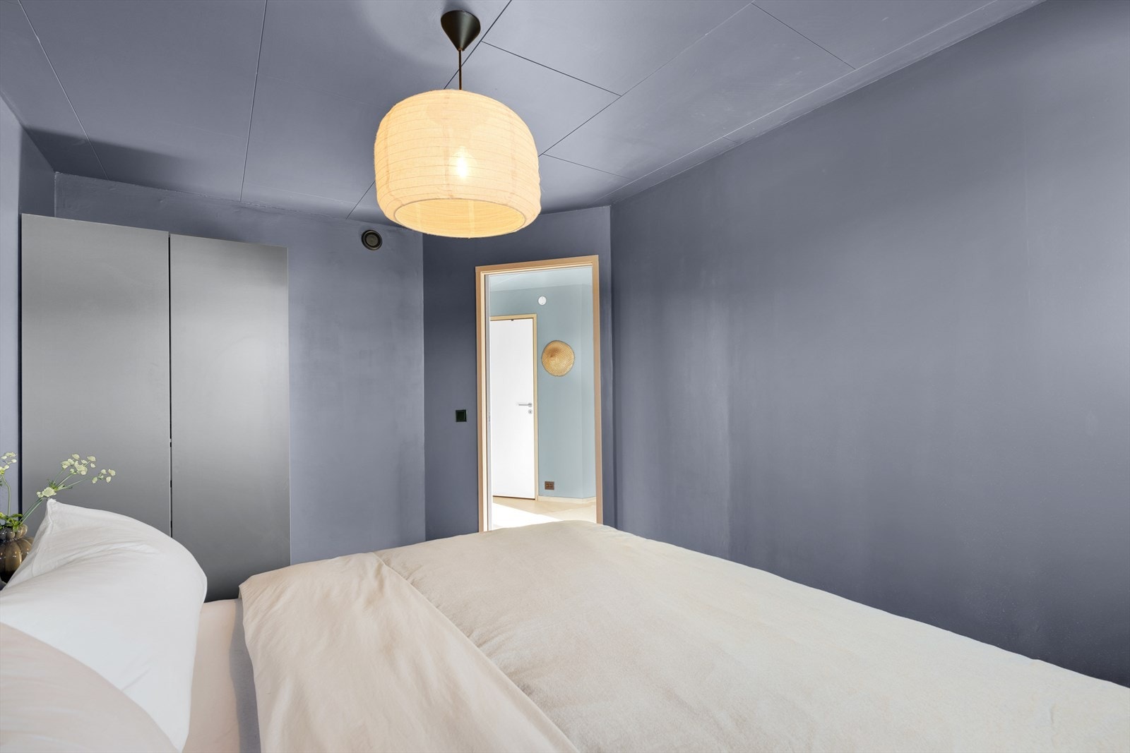 Soverom 1 - god skapplass Galleribilde