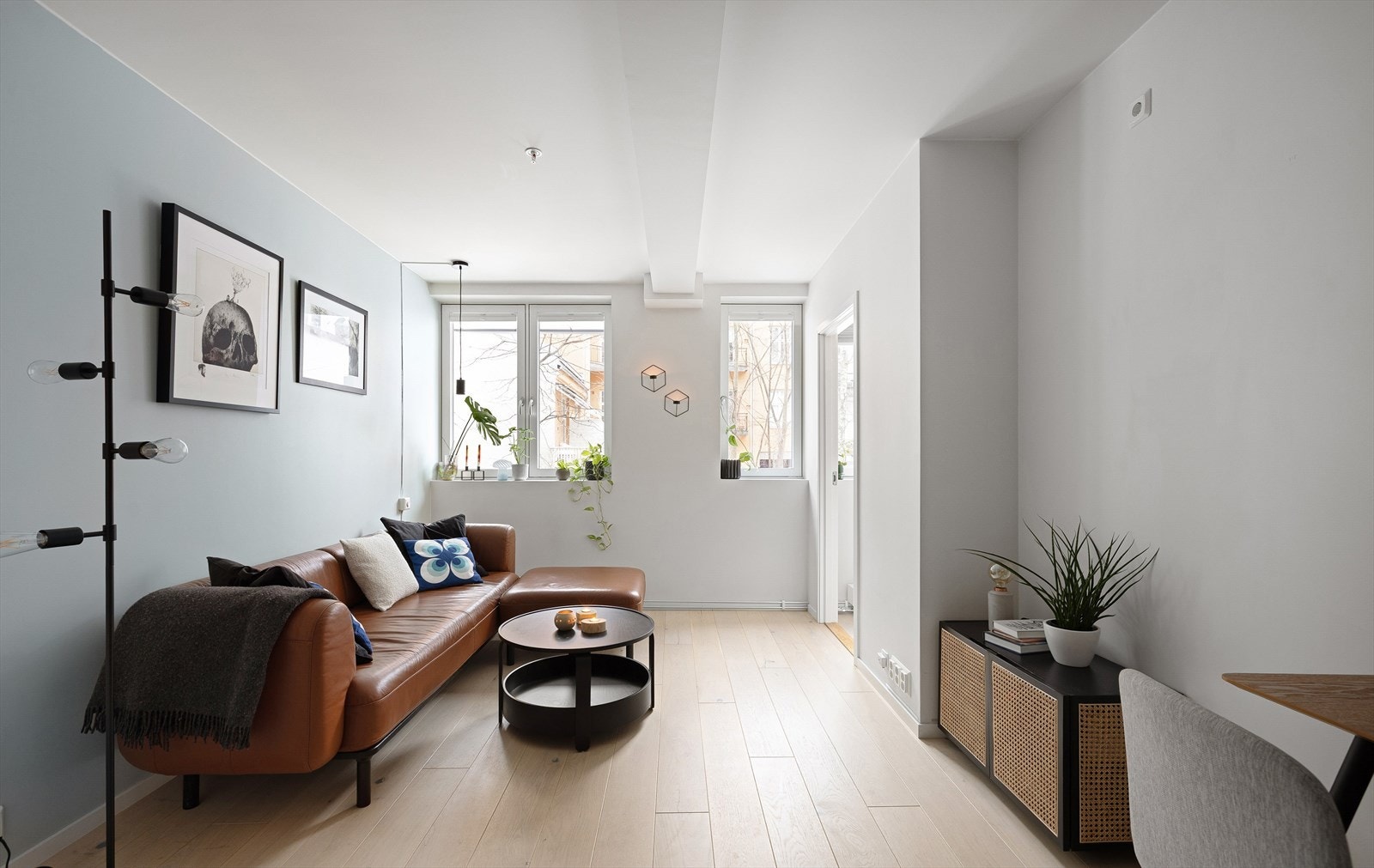 En lys, hyggelig og moderne leilighet i en renovert bygård fra 2018. Galleribilde